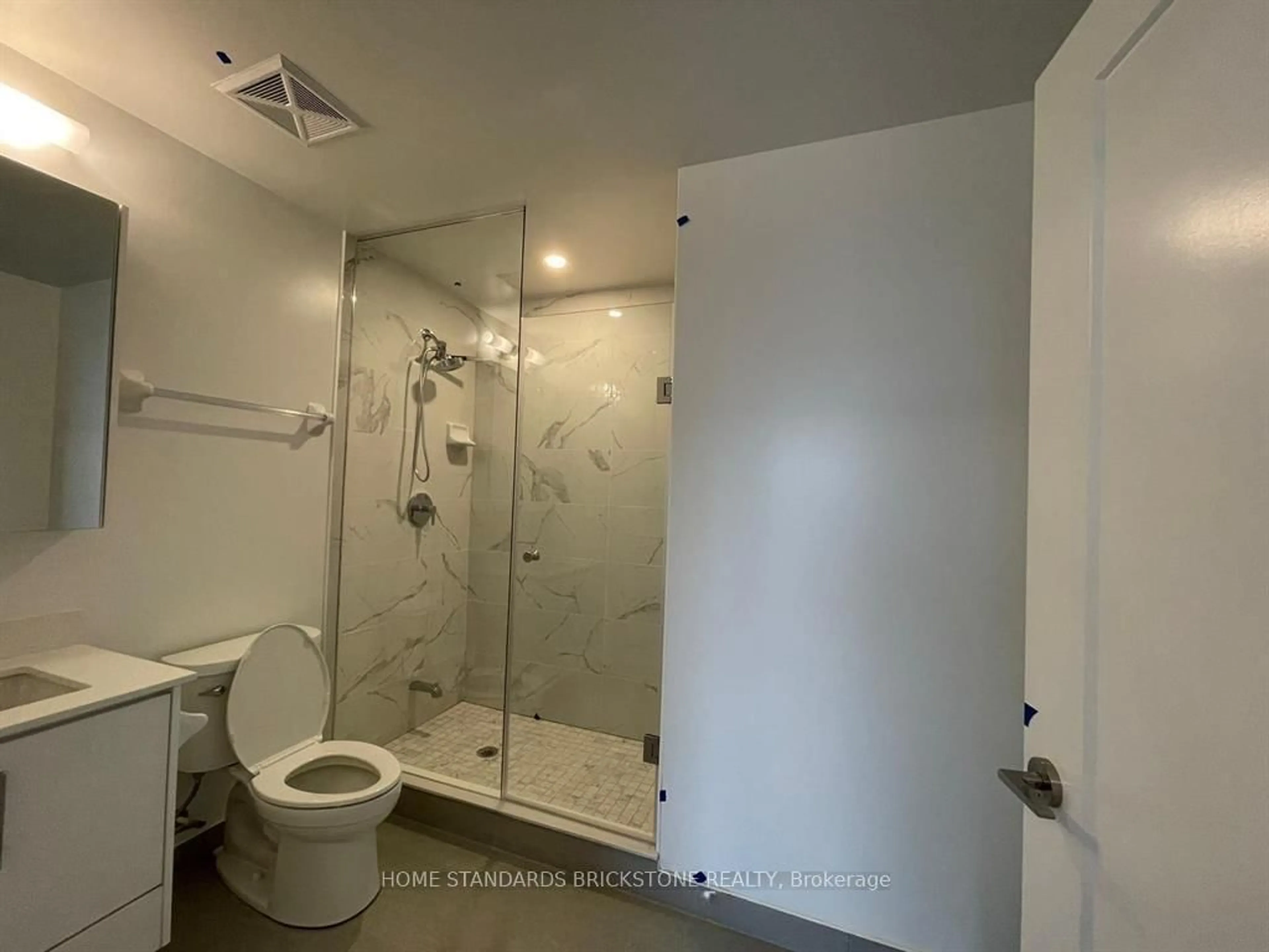 Standard bathroom, unknown for 105 Oneida Cres ##1206, Richmond Hill Ontario L4B 0H6