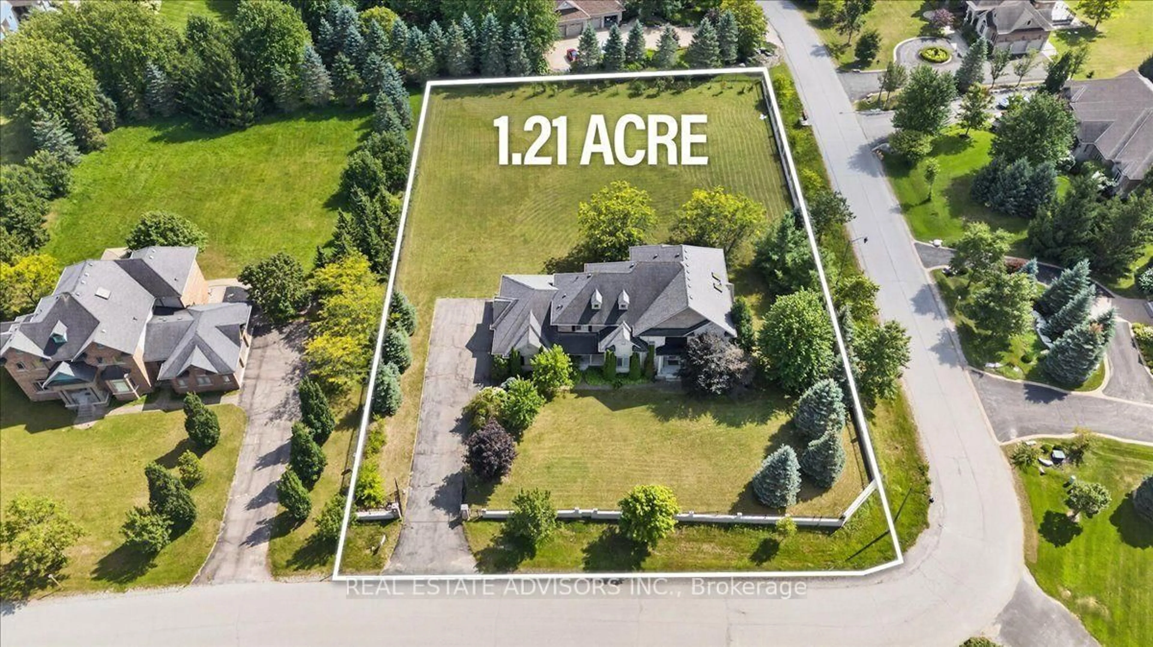 A pic from outside/outdoor area/front of a property/back of a property/a pic from drone, street for 43 Grayfield Dr, Whitchurch-Stouffville Ontario L4A 0B1