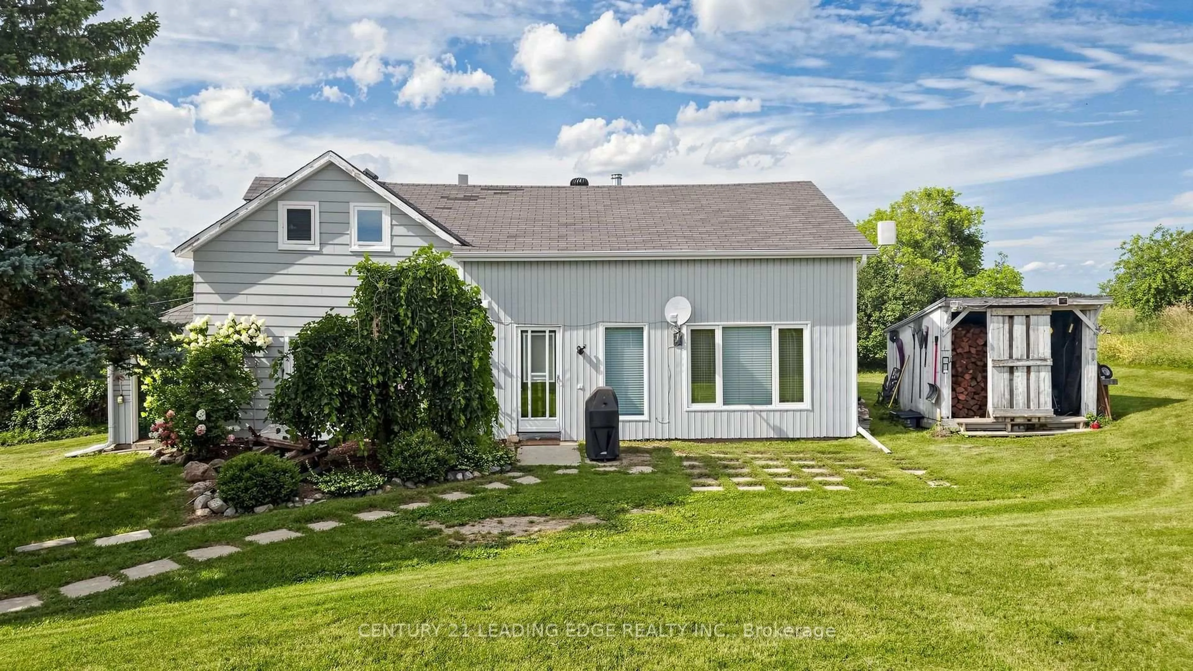 Home with vinyl exterior material, unknown for 14289 Regional Road 39, Uxbridge Ontario L0E 1T0