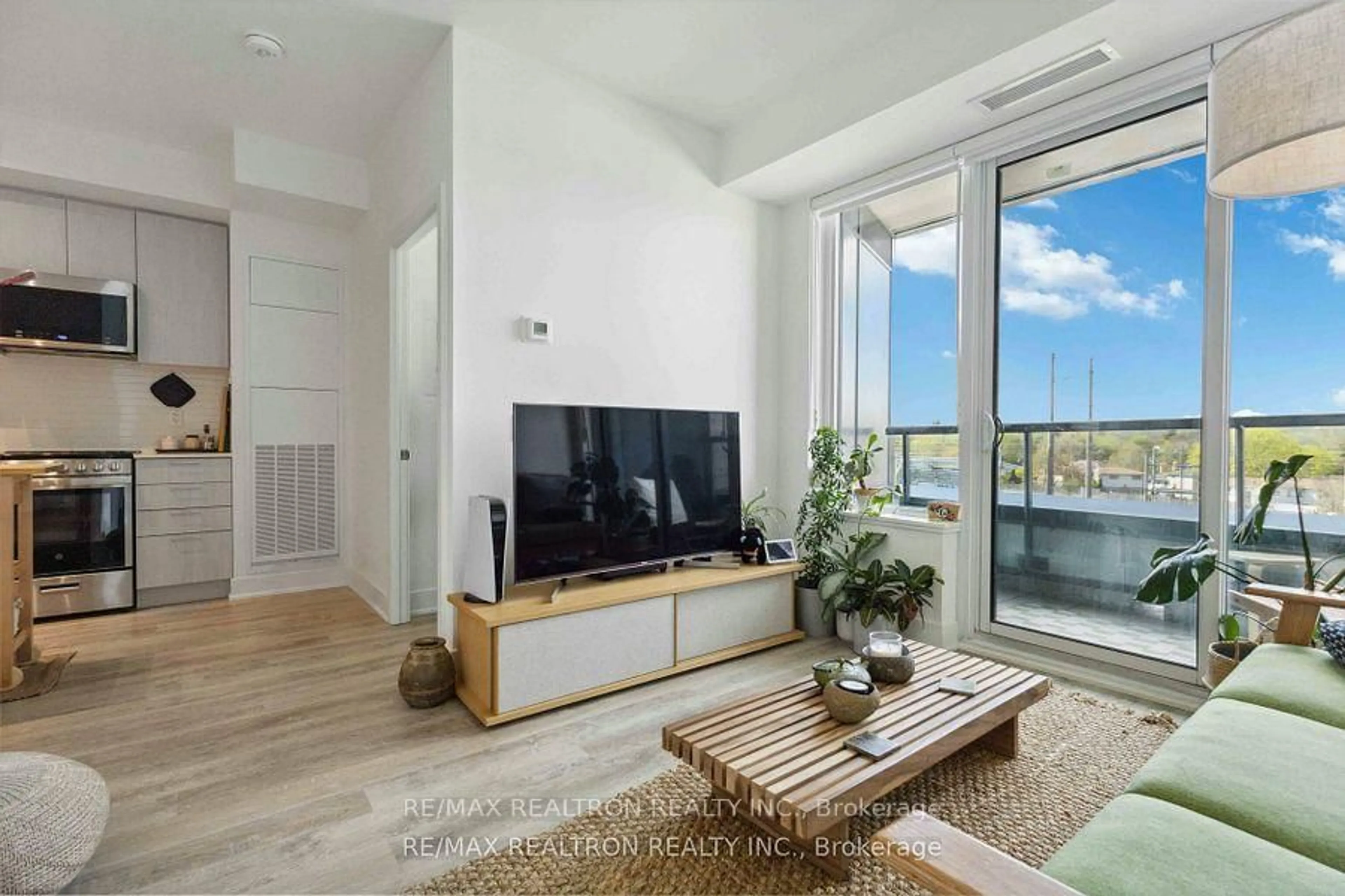 Living room with furniture, unknown for 185 Deerfield Rd #315, Newmarket Ontario L3Y 0G7