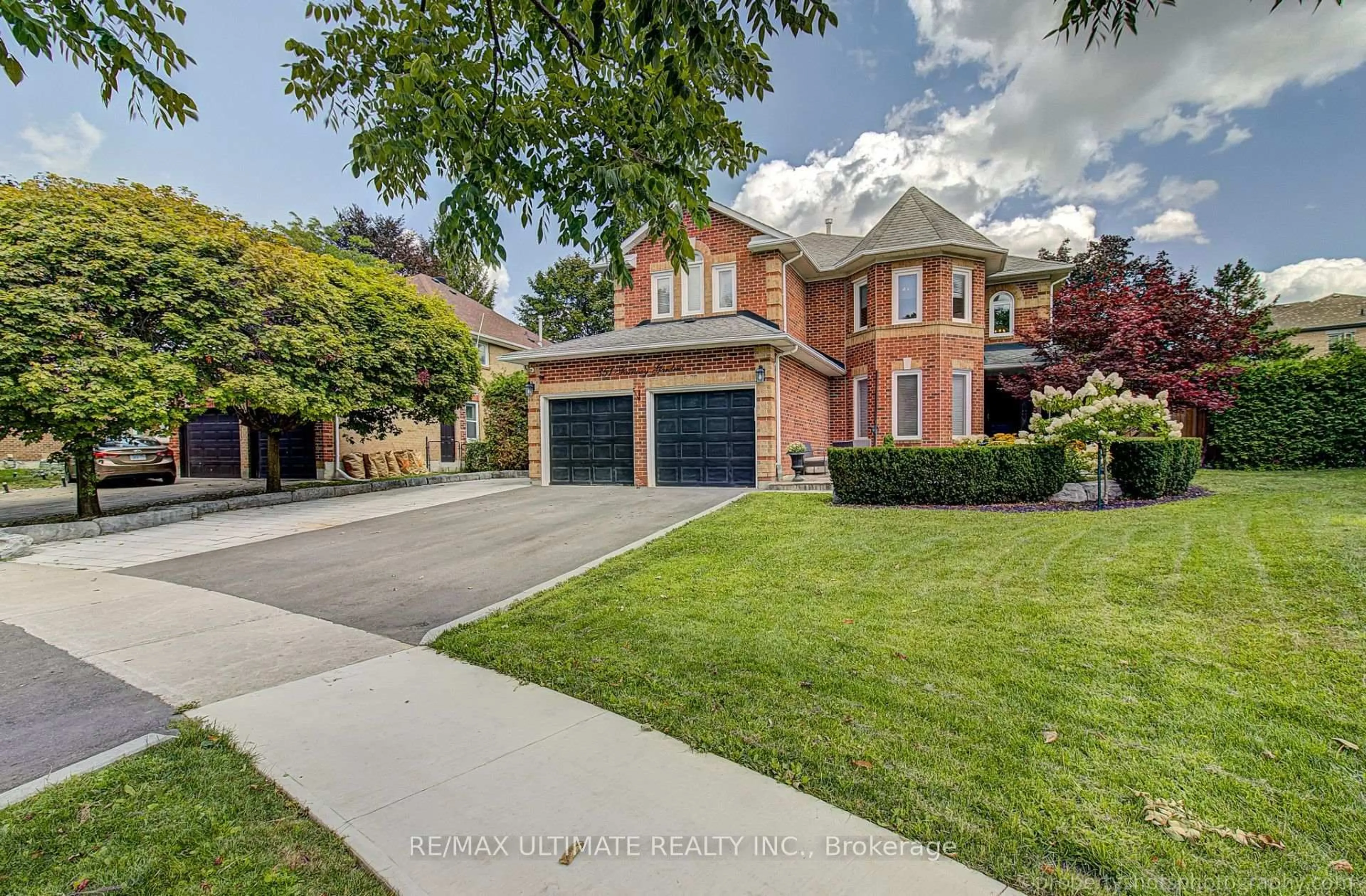 Home with brick exterior material, street for 351 Fairway Gdns, Newmarket Ontario L3X 1B4