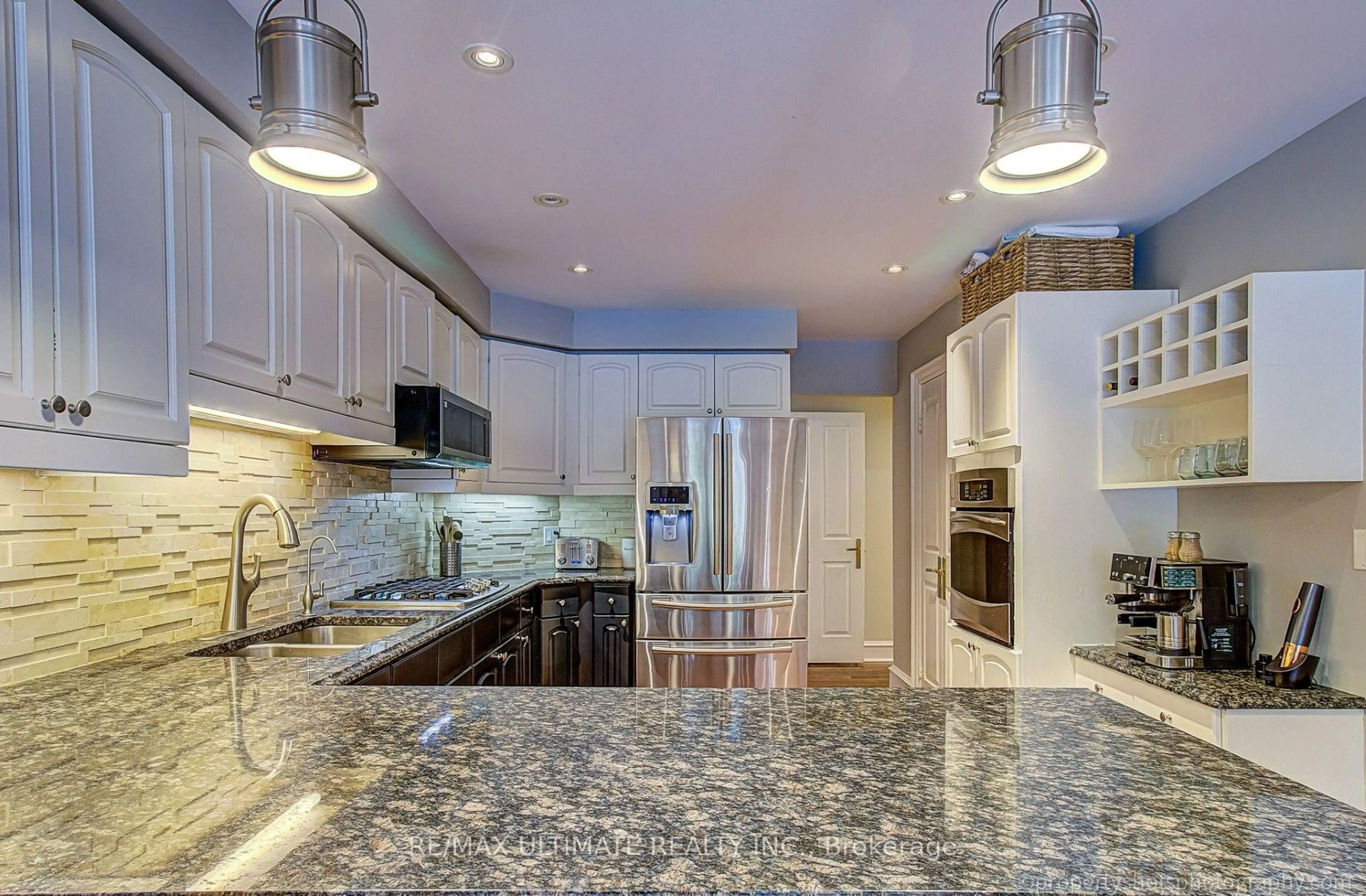 Contemporary kitchen, ceramic/tile floor for 351 Fairway Gdns, Newmarket Ontario L3X 1B4