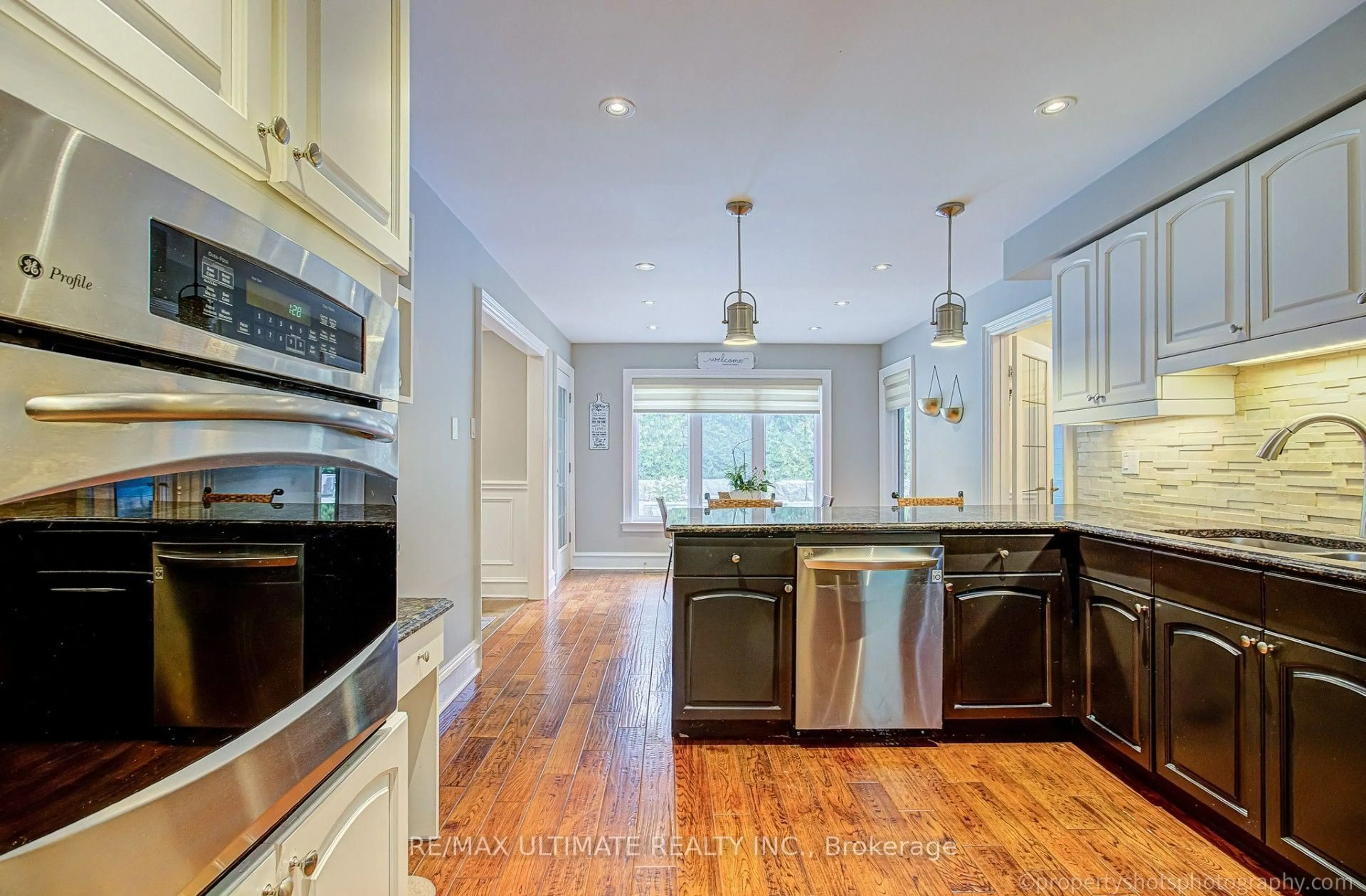 Open concept kitchen, unknown for 351 Fairway Gdns, Newmarket Ontario L3X 1B4