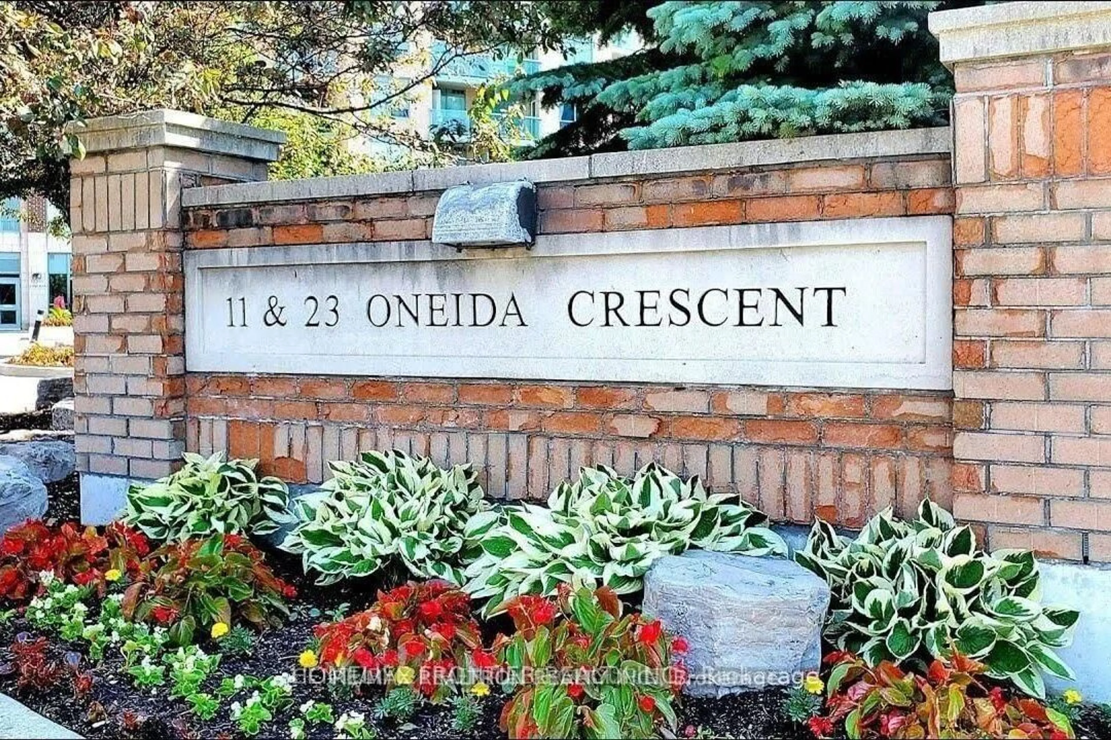 Indoor entryway for 23 Oneida Cres #PH13, Richmond Hill Ontario L4B 0A2