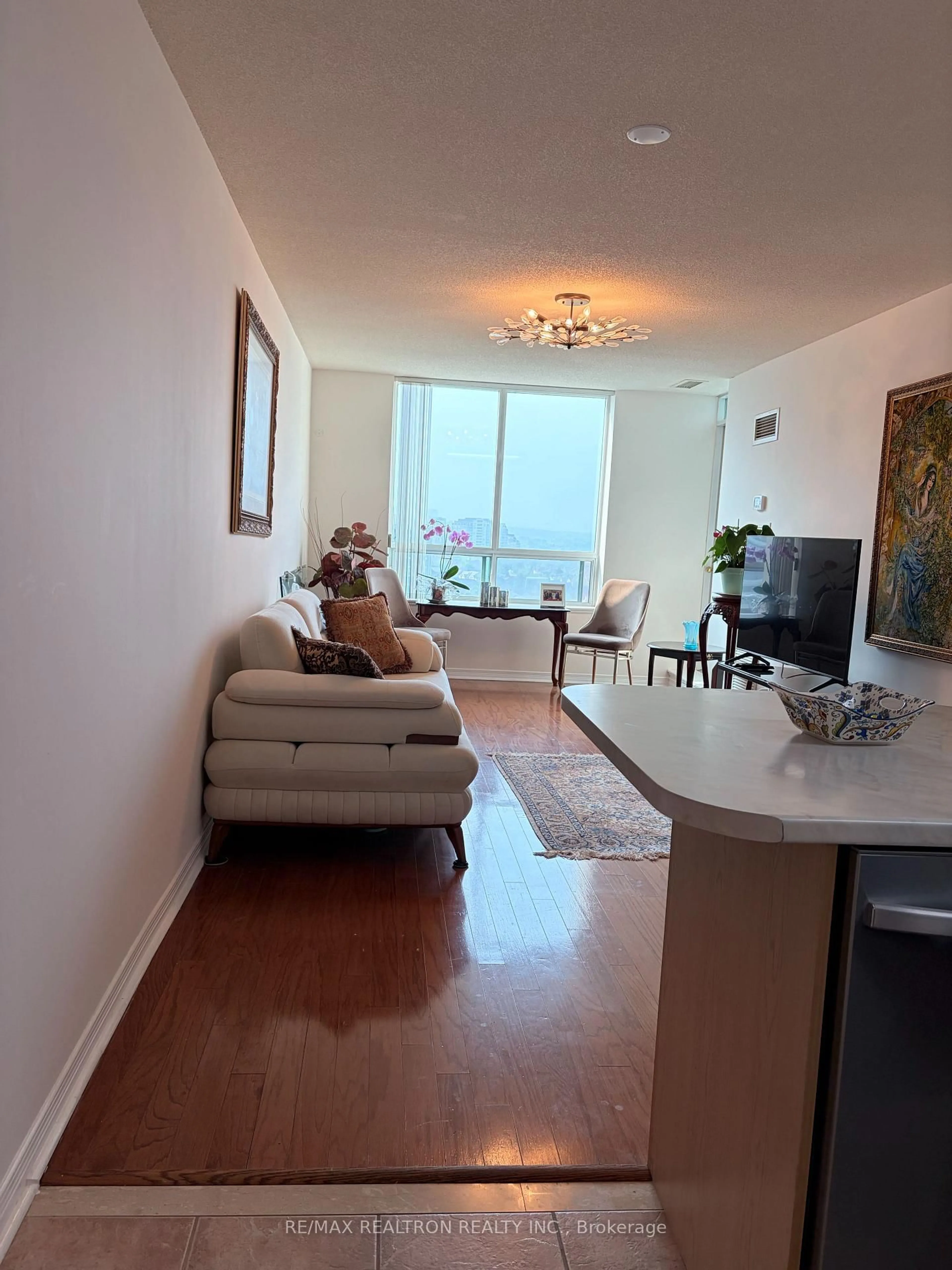 Living room with furniture, unknown for 23 Oneida Cres #PH13, Richmond Hill Ontario L4B 0A2