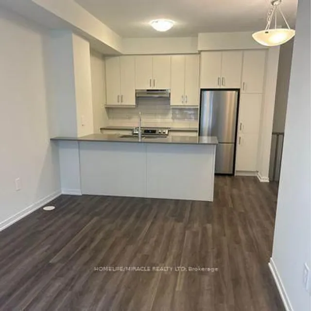 39 Honeycrisp Cres #81, Vaughan 3