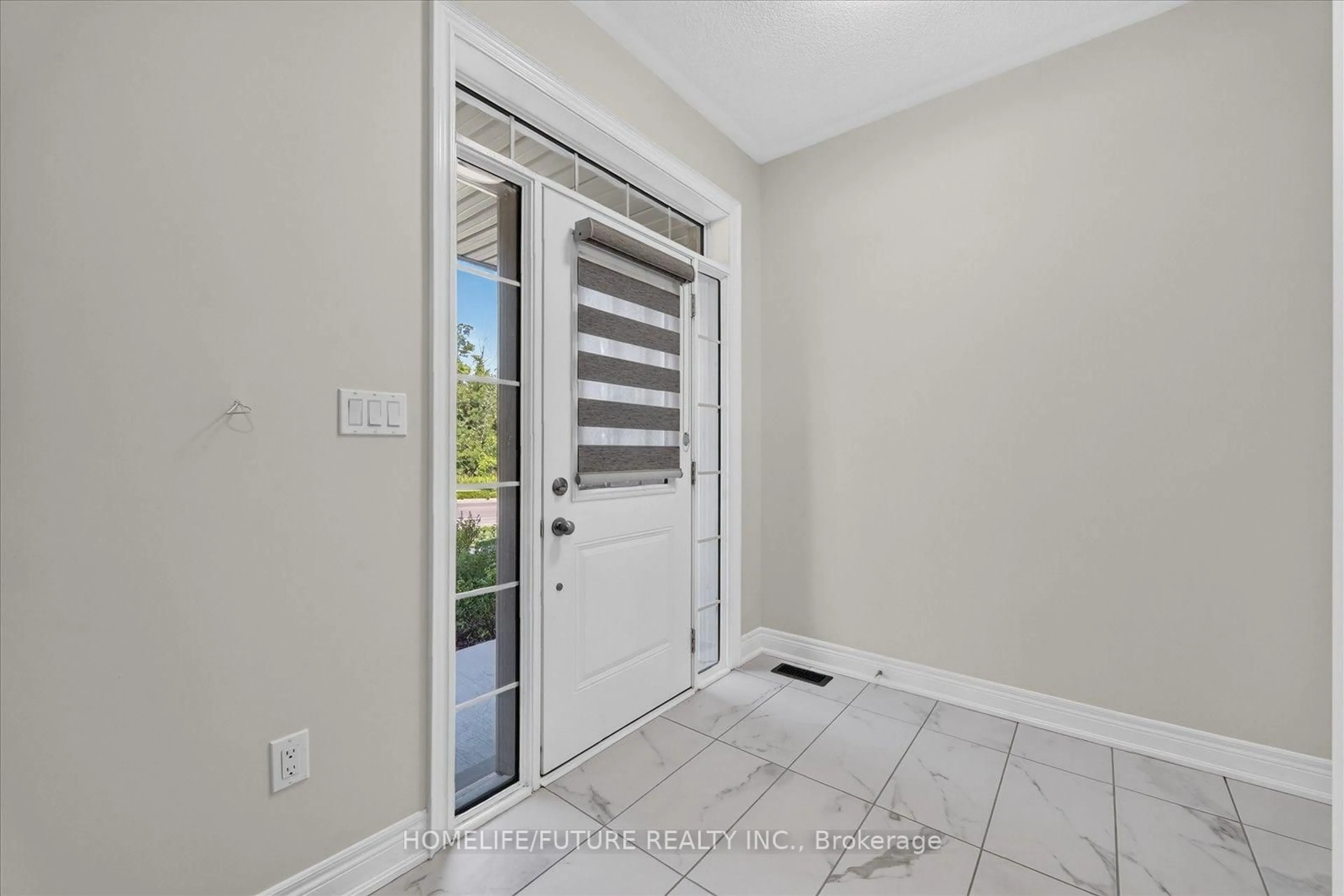 Indoor entryway for 291 Kirkham Dr, Markham Ontario L3S 0E9