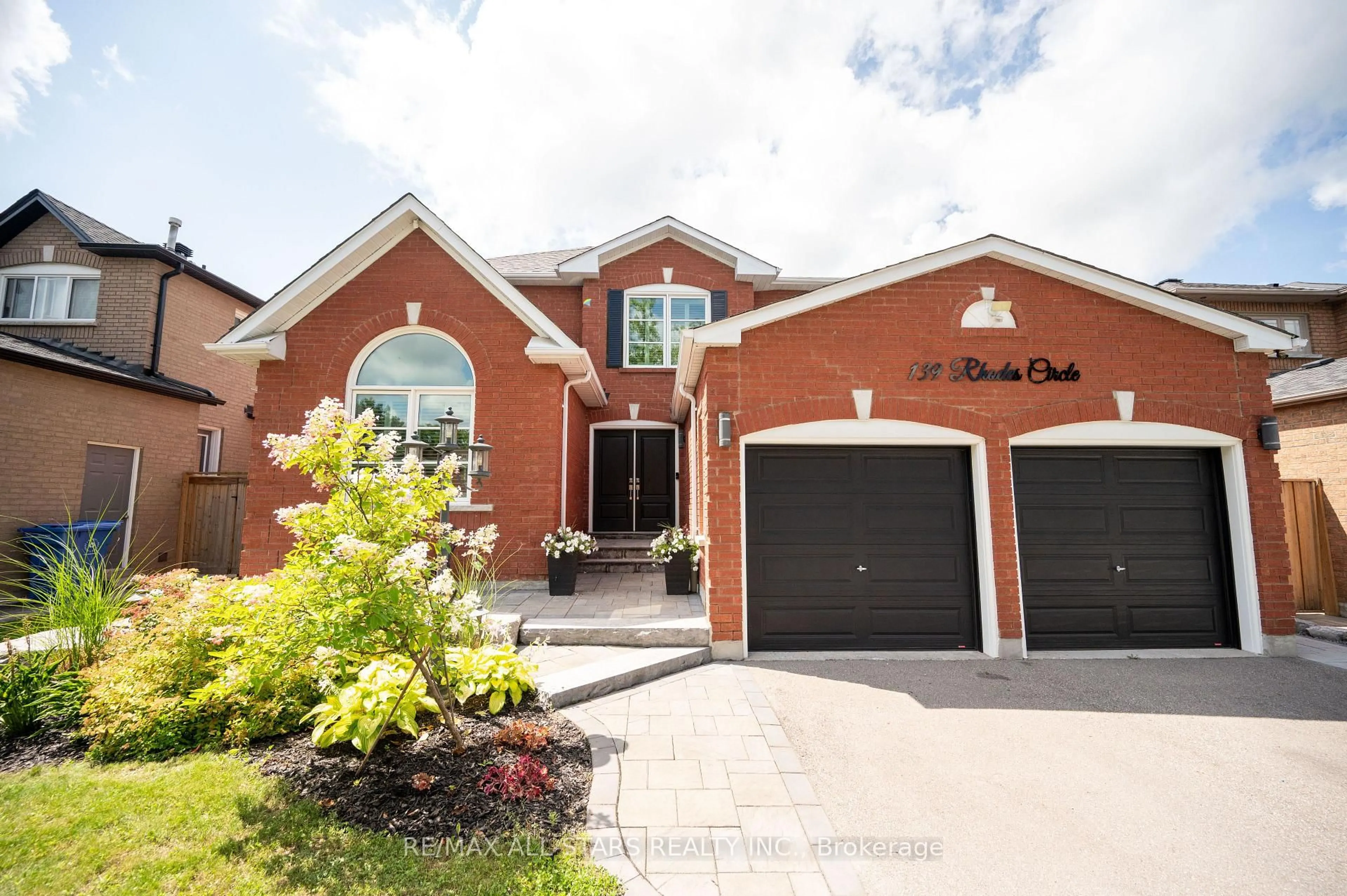 Home with brick exterior material, street for 139 Rhodes Circ, Newmarket Ontario L3X 1V2