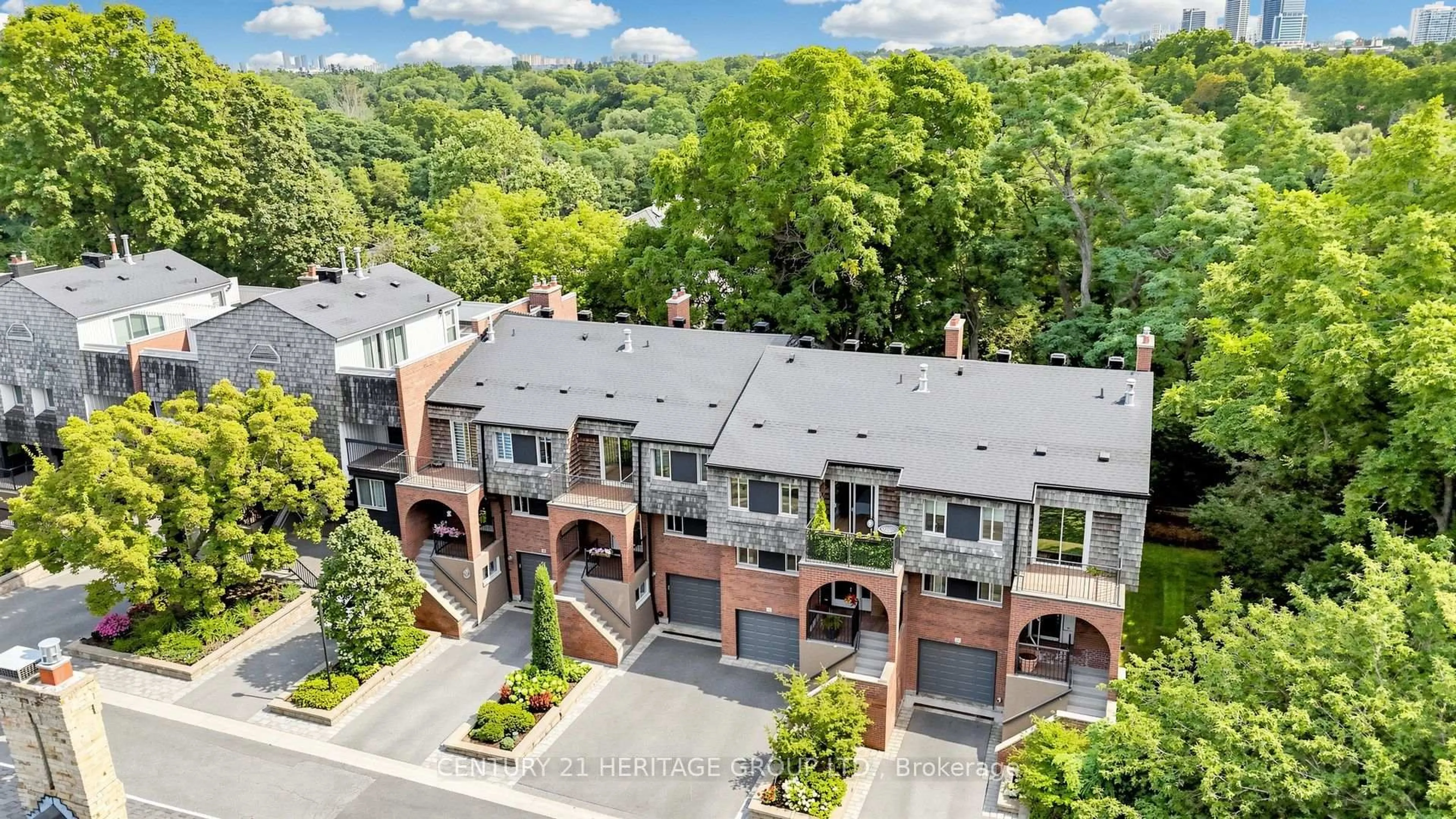 A pic from outside/outdoor area/front of a property/back of a property/a pic from drone, city buildings view from balcony for 59 Cricklewood Cres, Markham Ontario L3T 4T8