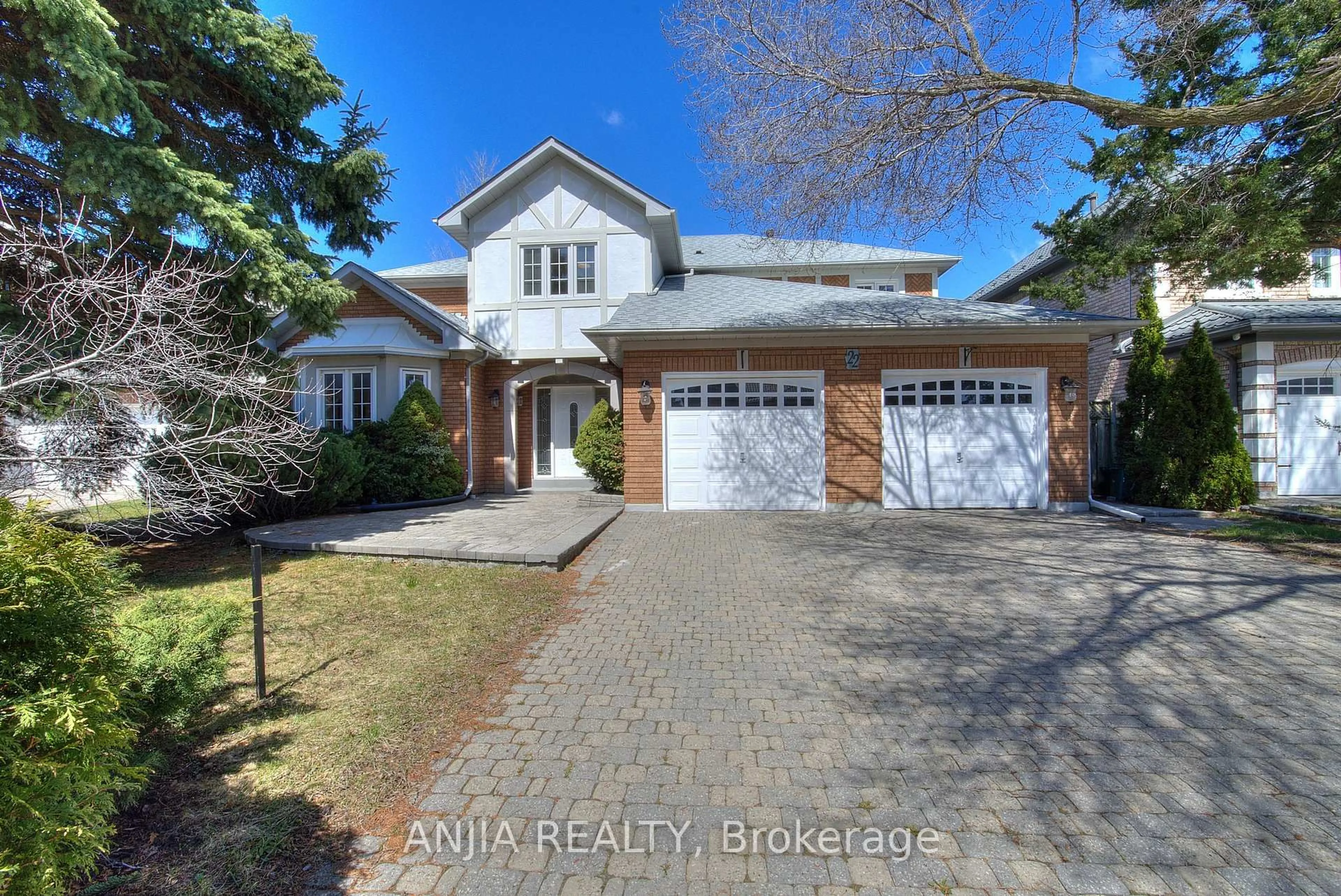 Home with brick exterior material, street for 22 Chiltern Hill, Richmond Hill Ontario L4B 3B8