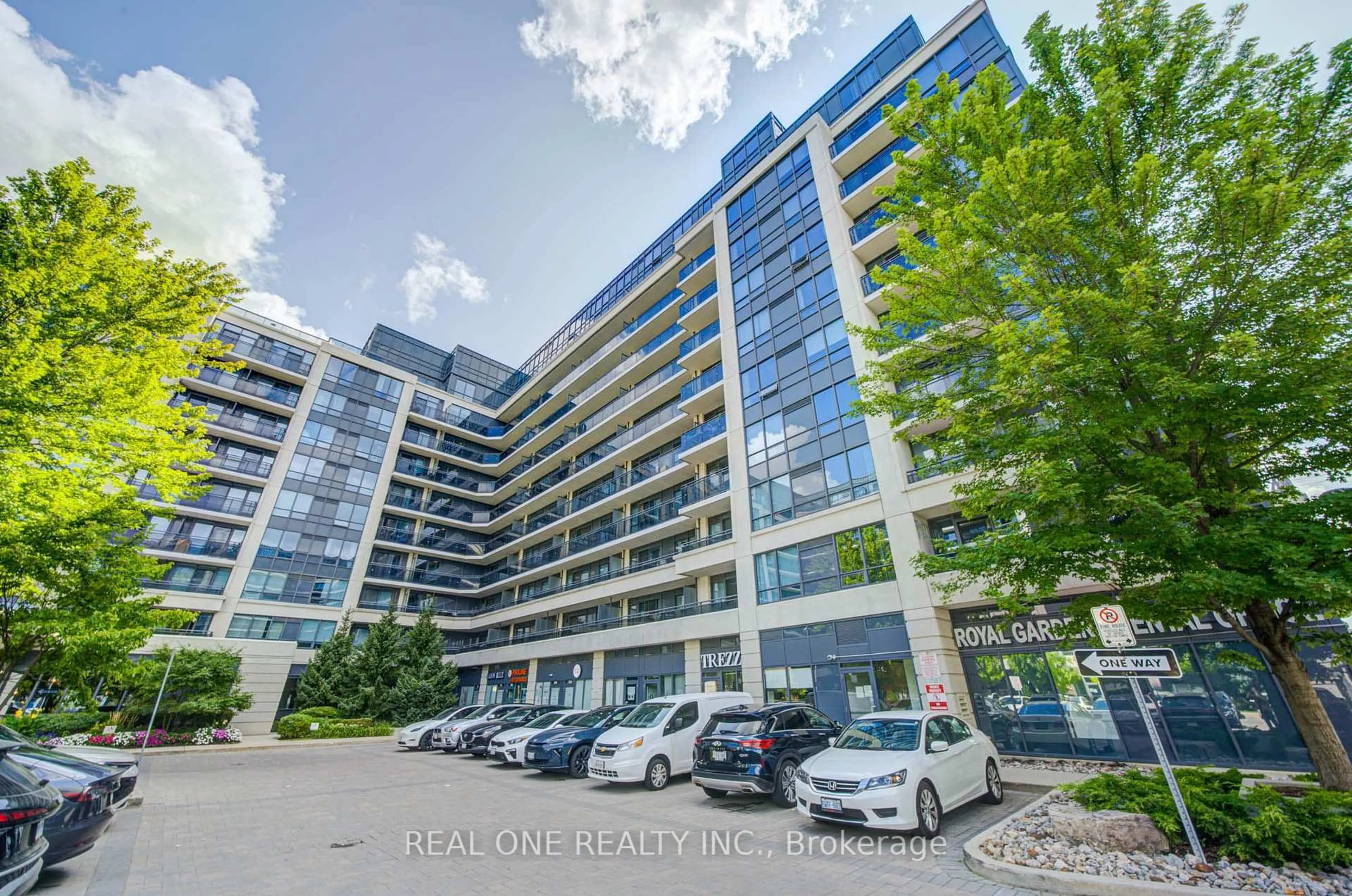 A pic from outside/outdoor area/front of a property/back of a property/a pic from drone, building for 372 Highway 7 E Way #707, Richmond Hill Ontario L4B 0C6