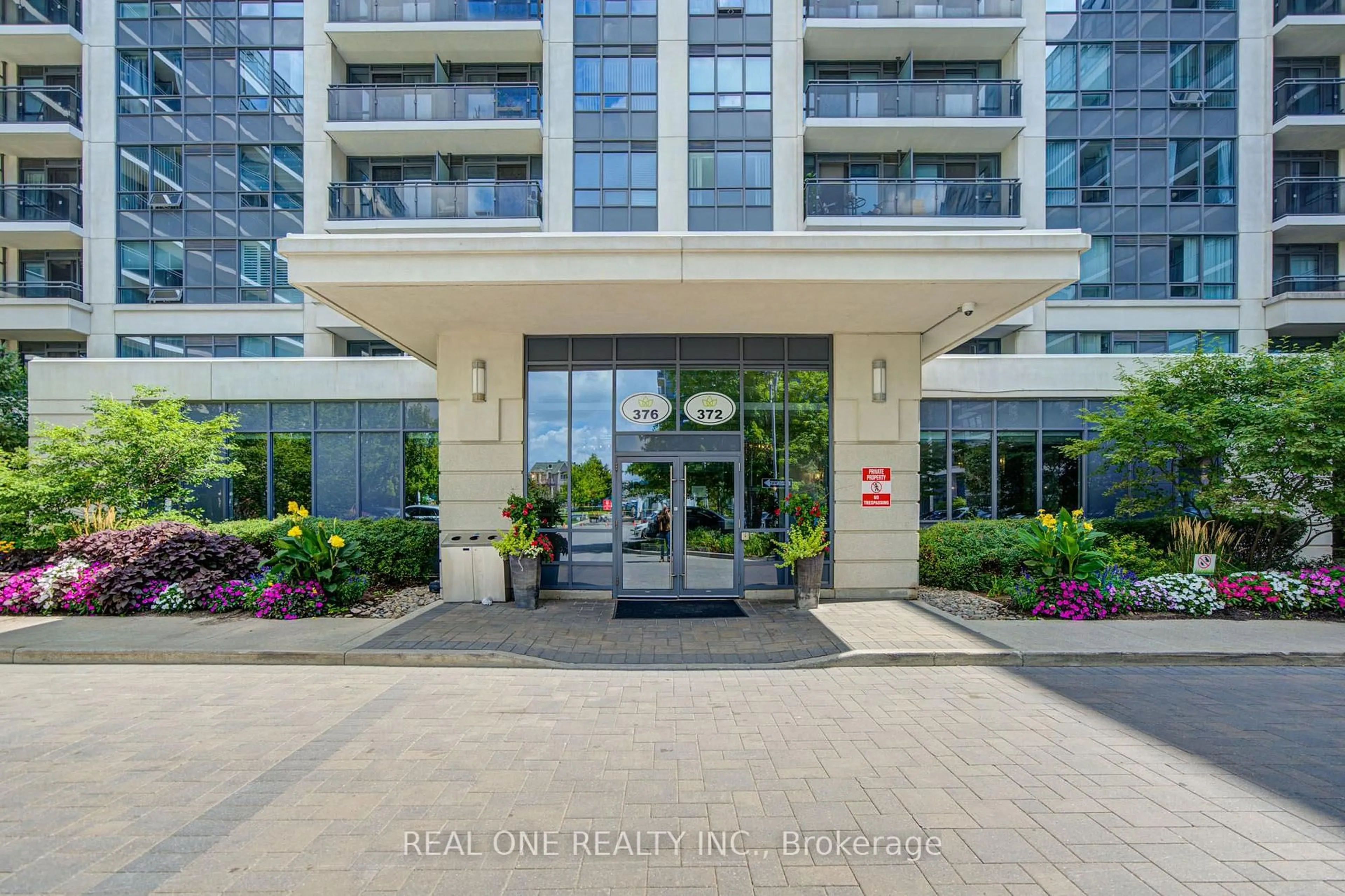 Indoor foyer for 372 Highway 7 E Way #707, Richmond Hill Ontario L4B 0C6