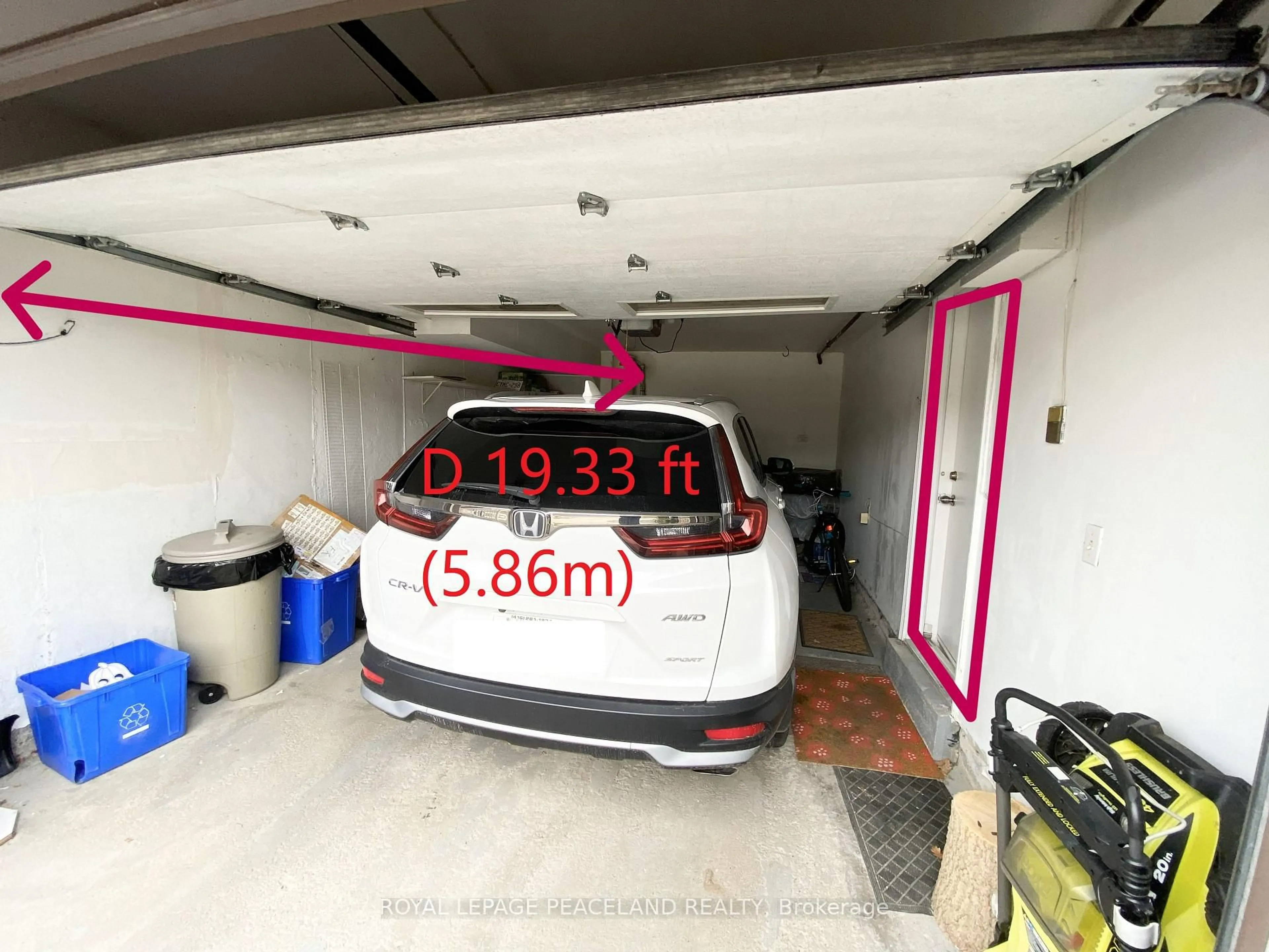 Indoor garage for 110 Foxfield Cres, Vaughan Ontario L4K 5E9
