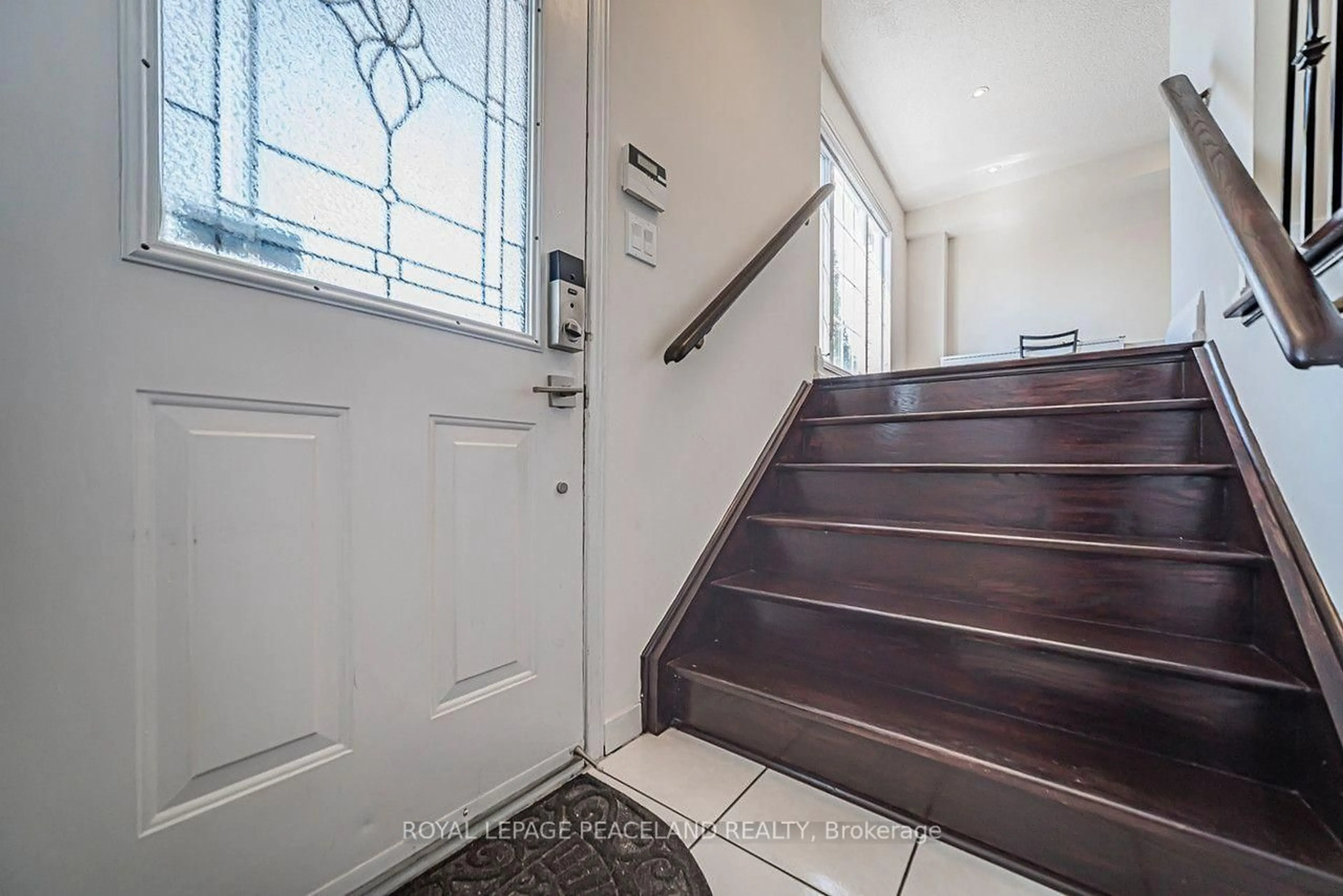 Indoor entryway for 110 Foxfield Cres, Vaughan Ontario L4K 5E9