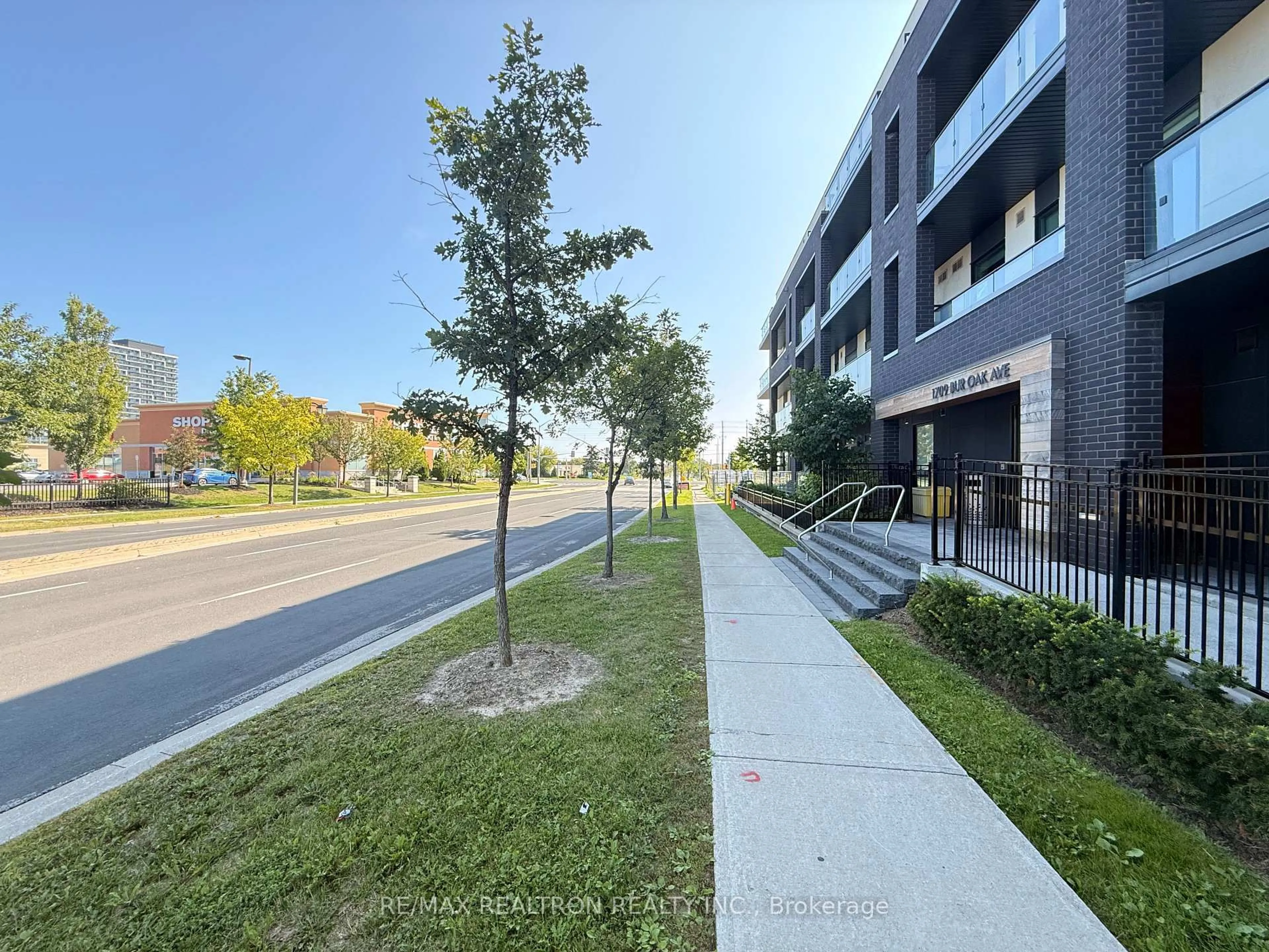A pic from outside/outdoor area/front of a property/back of a property/a pic from drone, street for 1709 Bur Oak Ave #509, Markham Ontario L6E 0V7