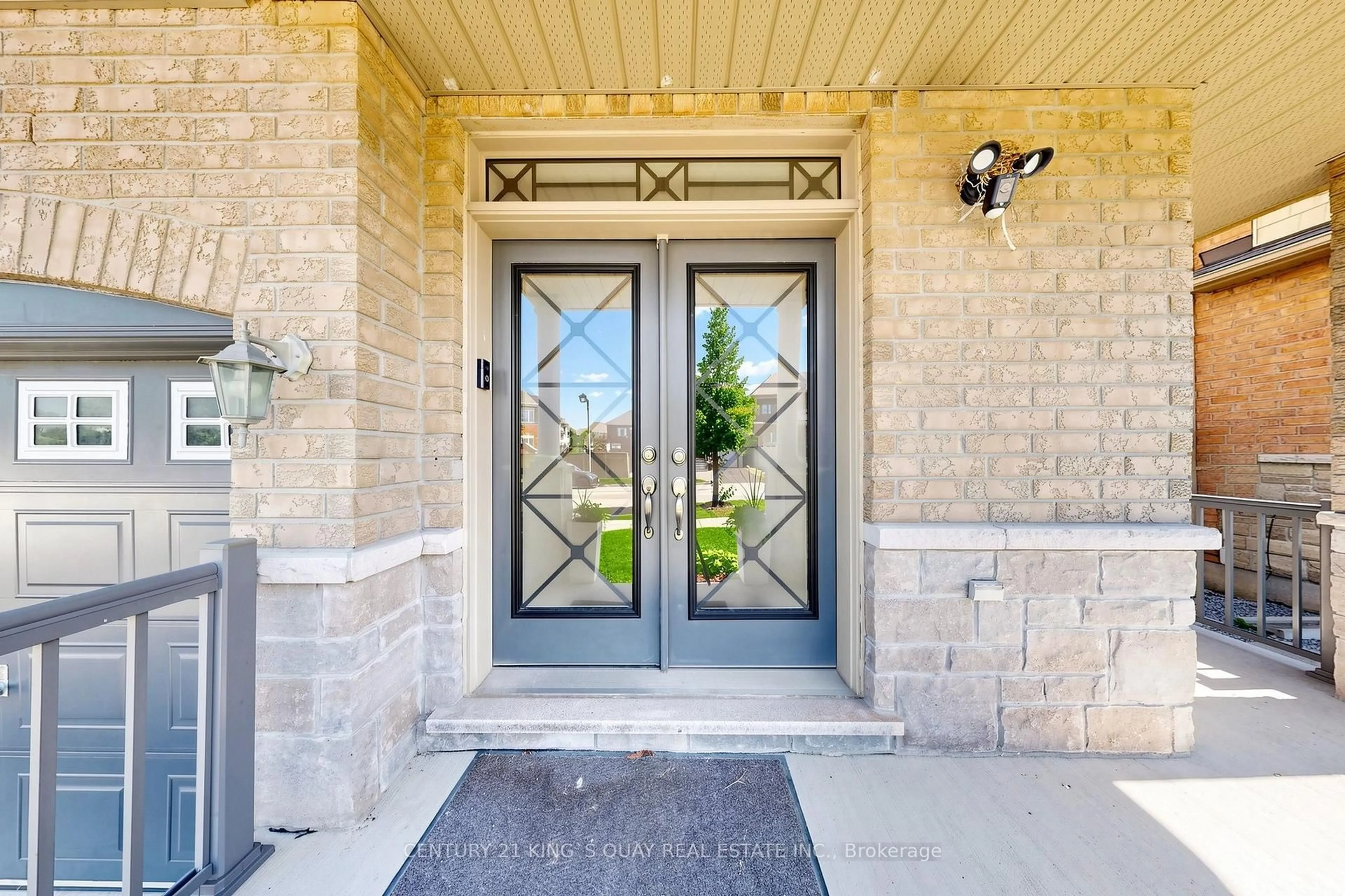 Indoor entryway for 44 Dame Gruev Dr, Markham Ontario L6E 0M4