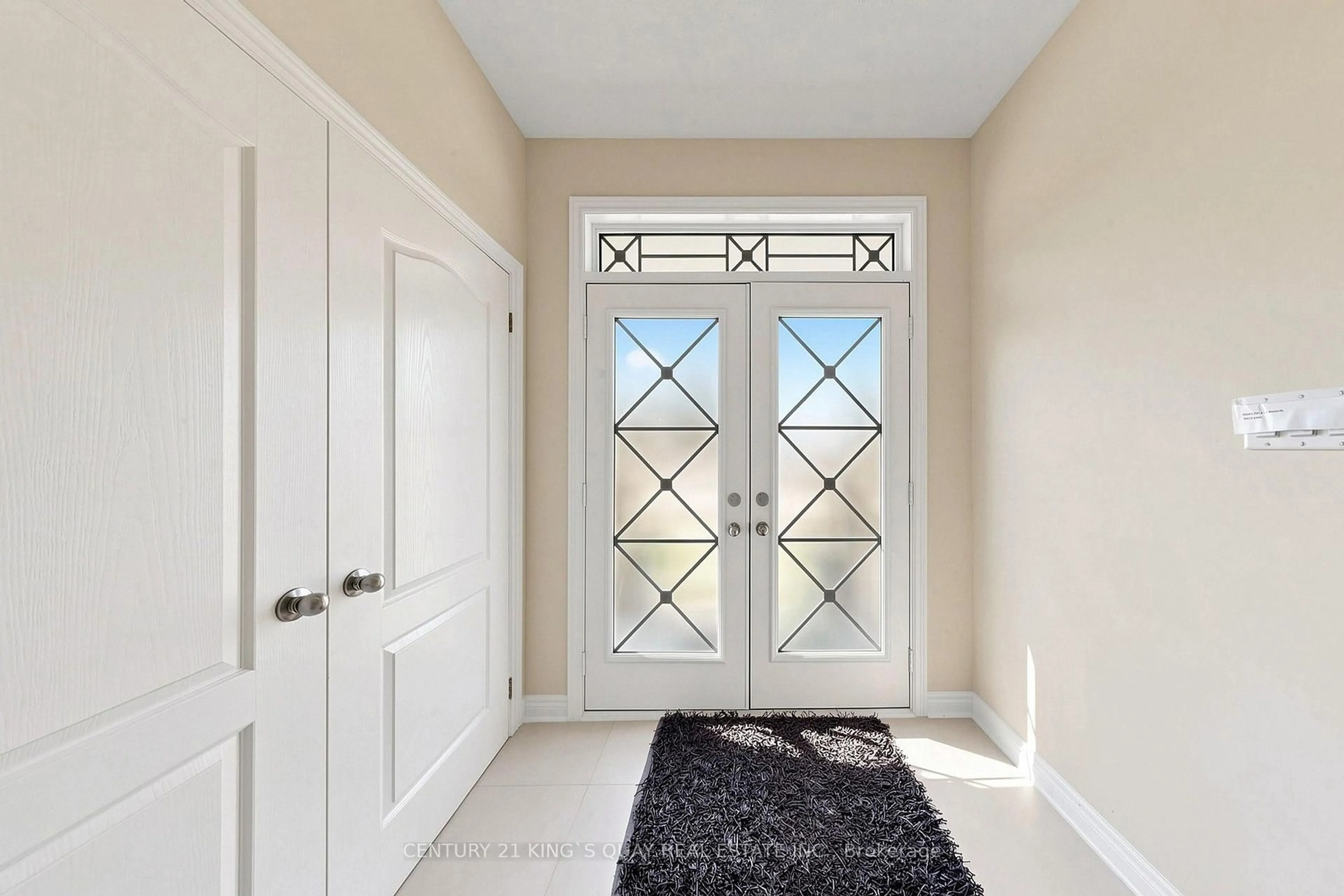Indoor entryway for 44 Dame Gruev Dr, Markham Ontario L6E 0M4