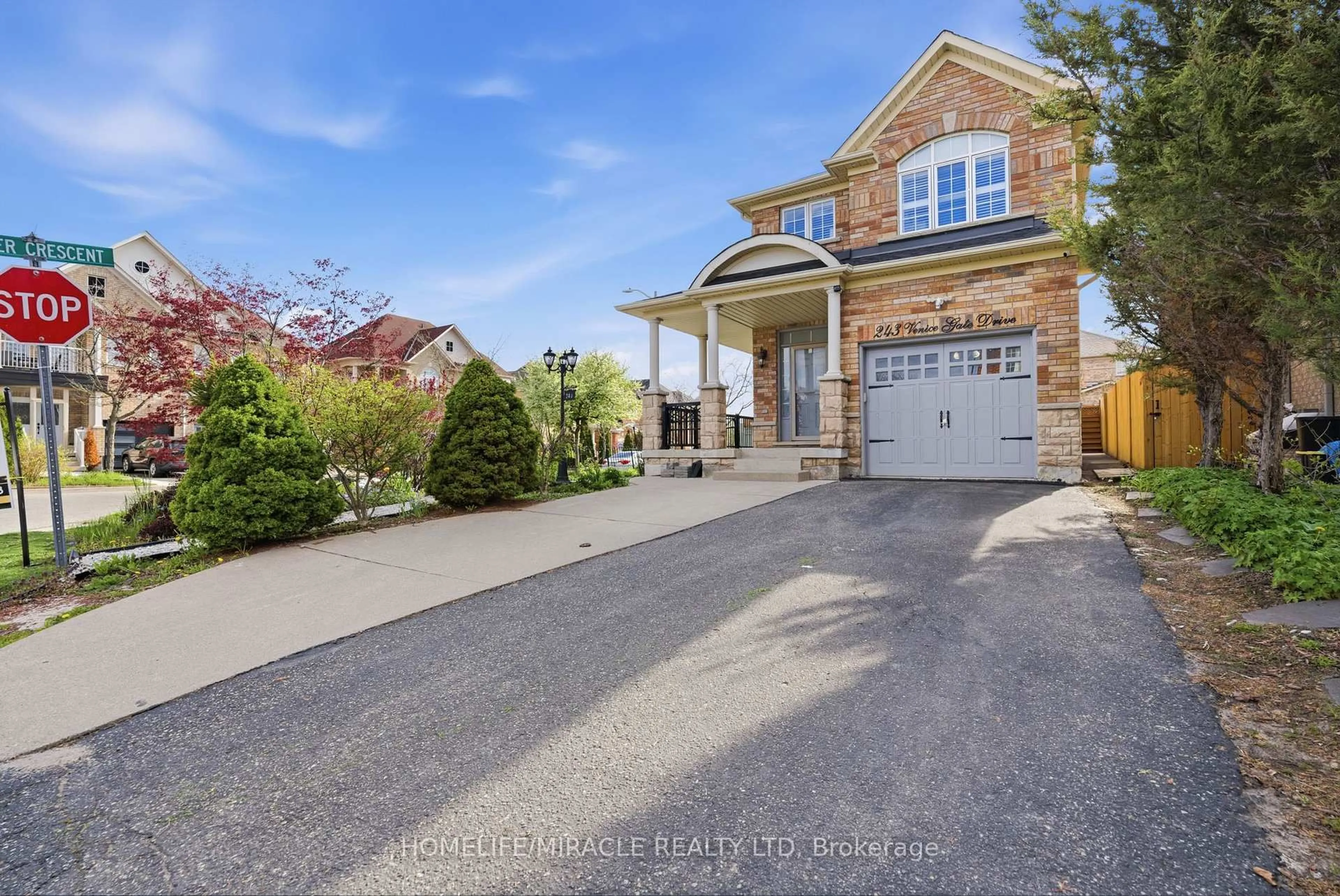 A pic from outside/outdoor area/front of a property/back of a property/a pic from drone, street for 243 Venice Gate Dr, Vaughan Ontario L4H 0G1