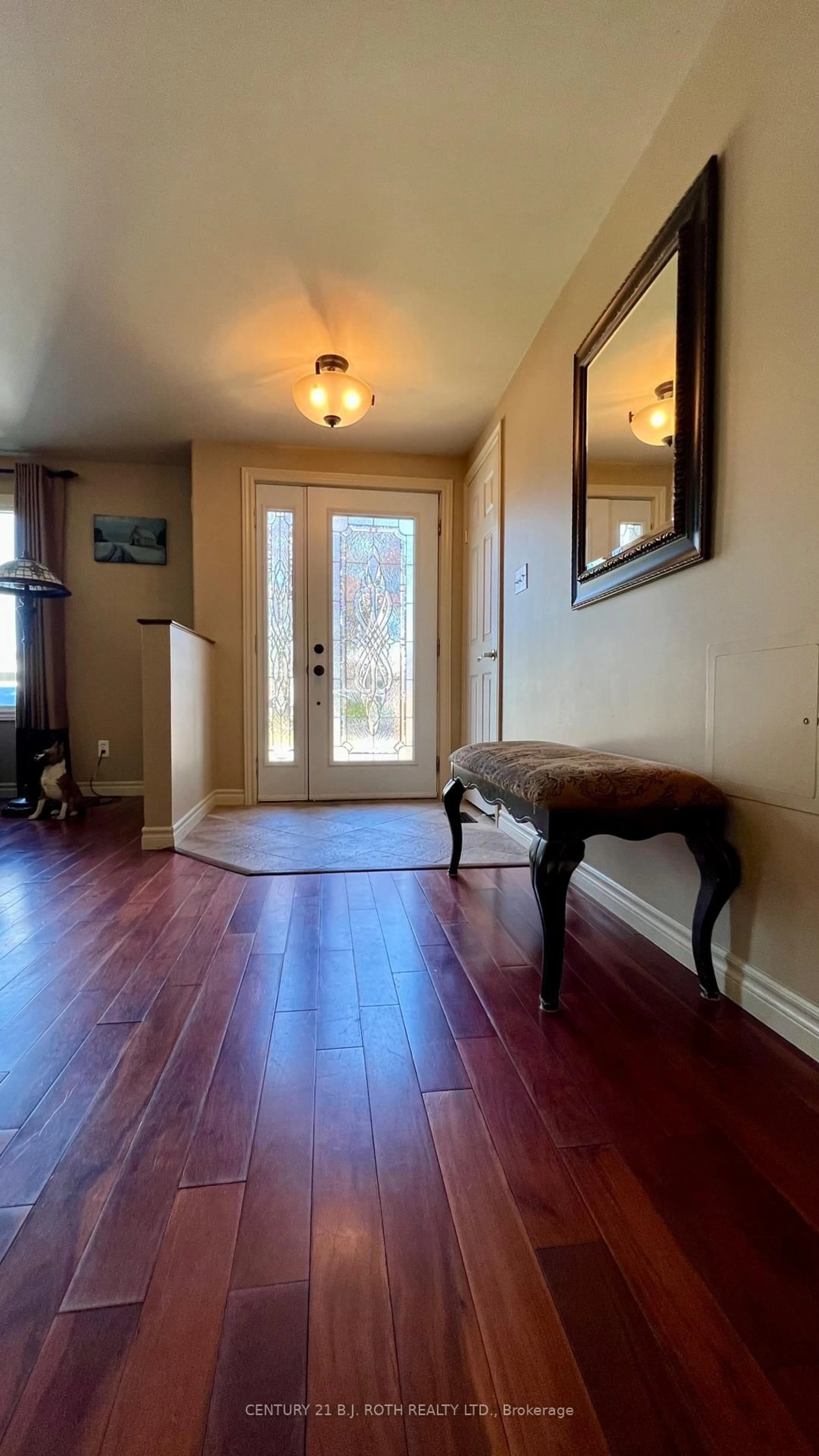 Indoor entryway for 31 Corner Brook Tr, Innisfil Ontario L9S 1P5