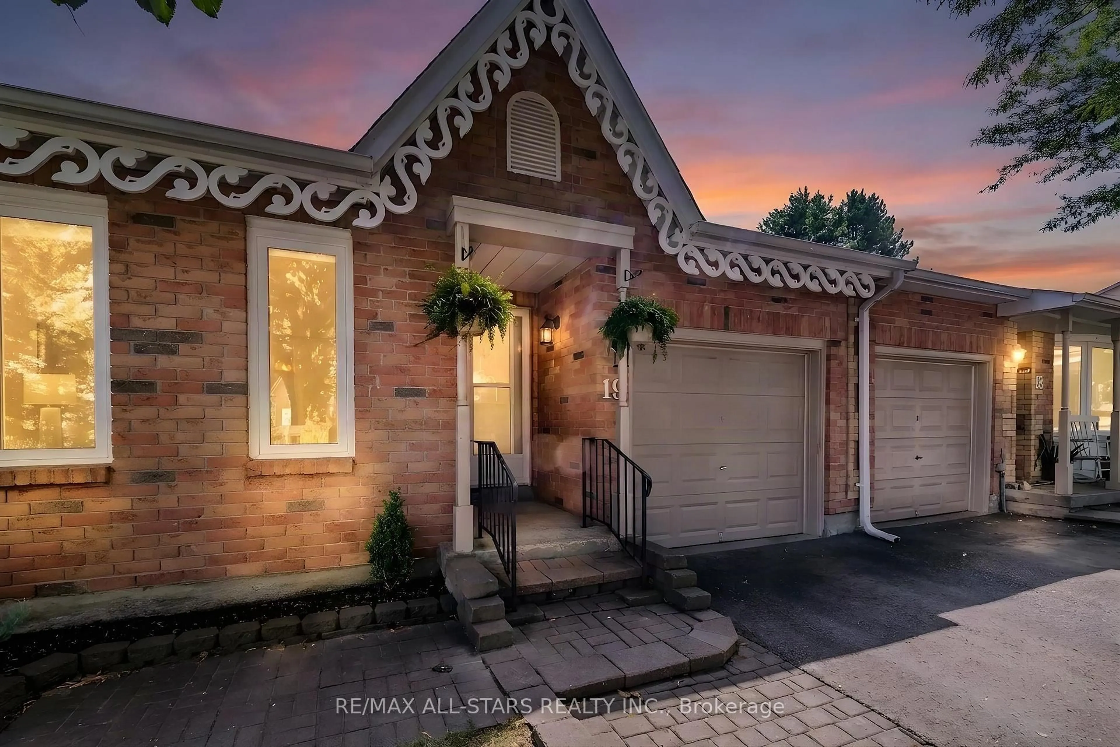 Home with brick exterior material, street for 19 Adams Crt #19, Uxbridge Ontario L9P 1G2