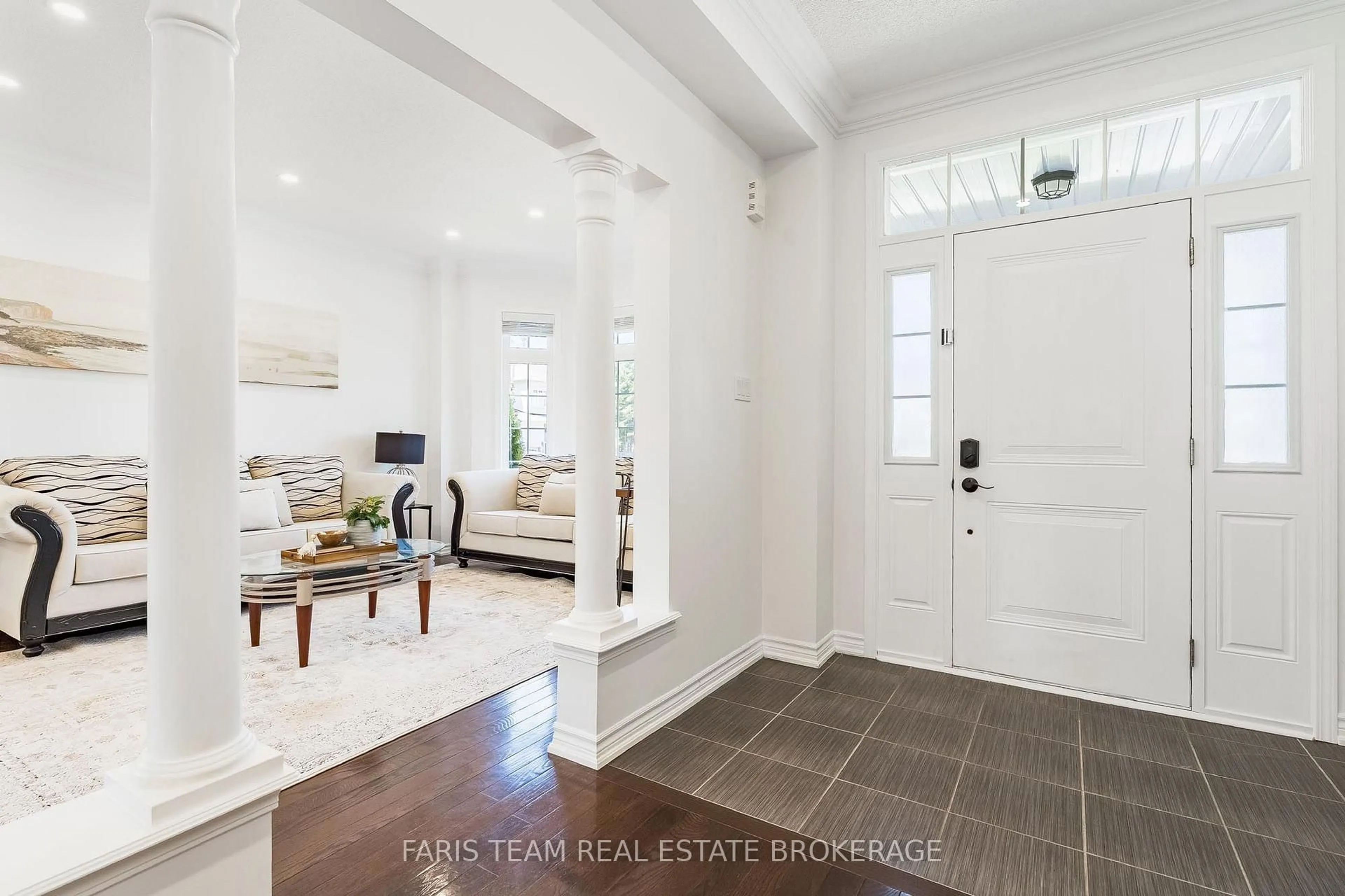 Indoor entryway for 787 Freemont Crt, Innisfil Ontario L9S 0K4