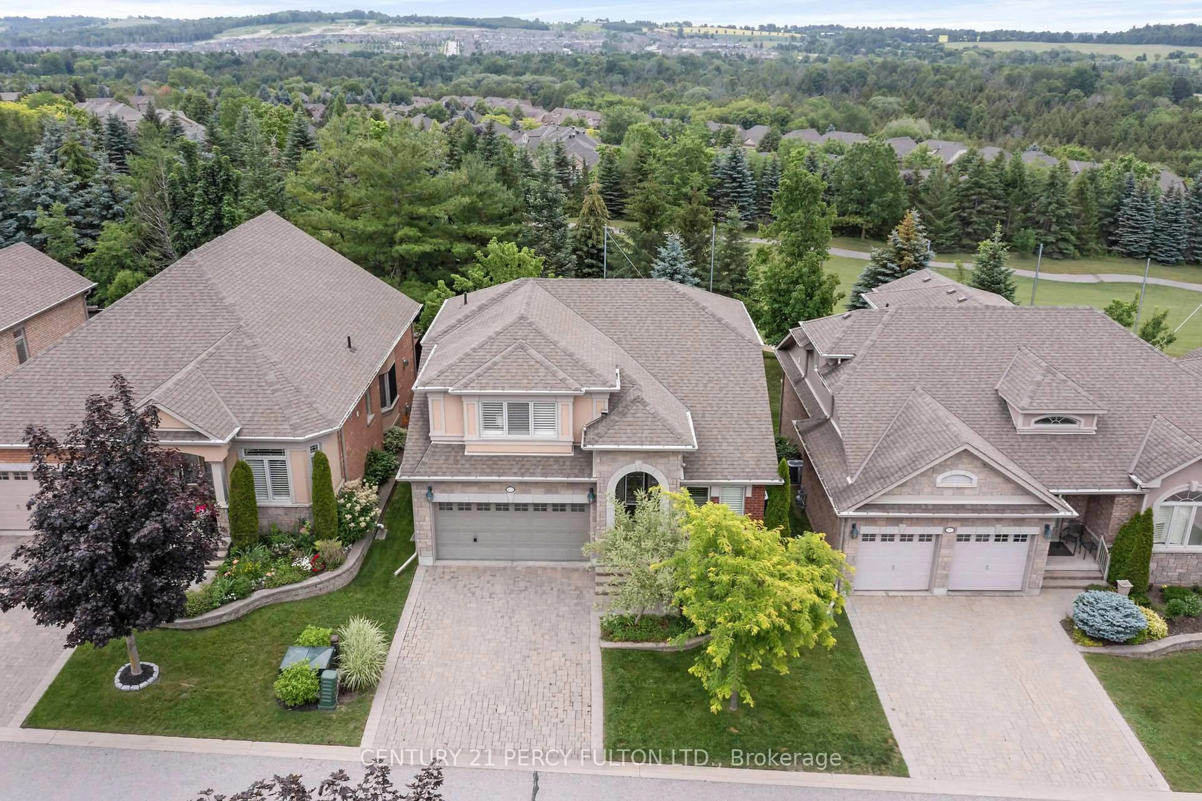 A pic from outside/outdoor area/front of a property/back of a property/a pic from drone, unknown for 159 Ridge Way, New Tecumseth Ontario L9R 0H3