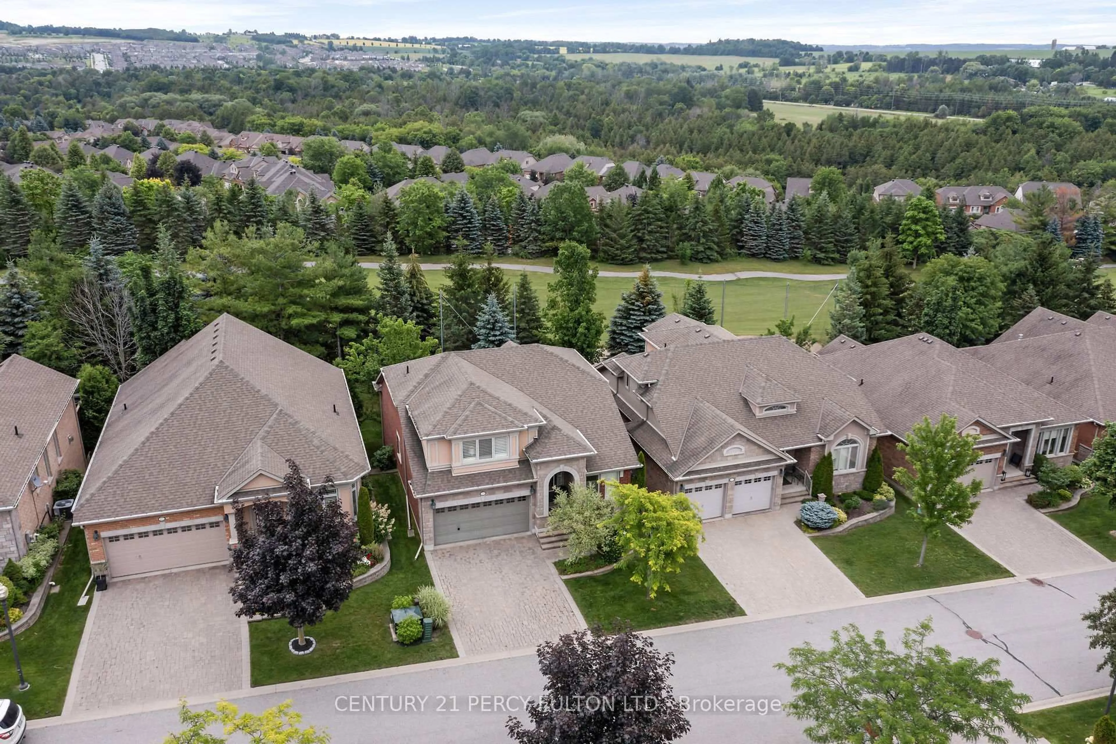 A pic from outside/outdoor area/front of a property/back of a property/a pic from drone, unknown for 159 Ridge Way, New Tecumseth Ontario L9R 0H3