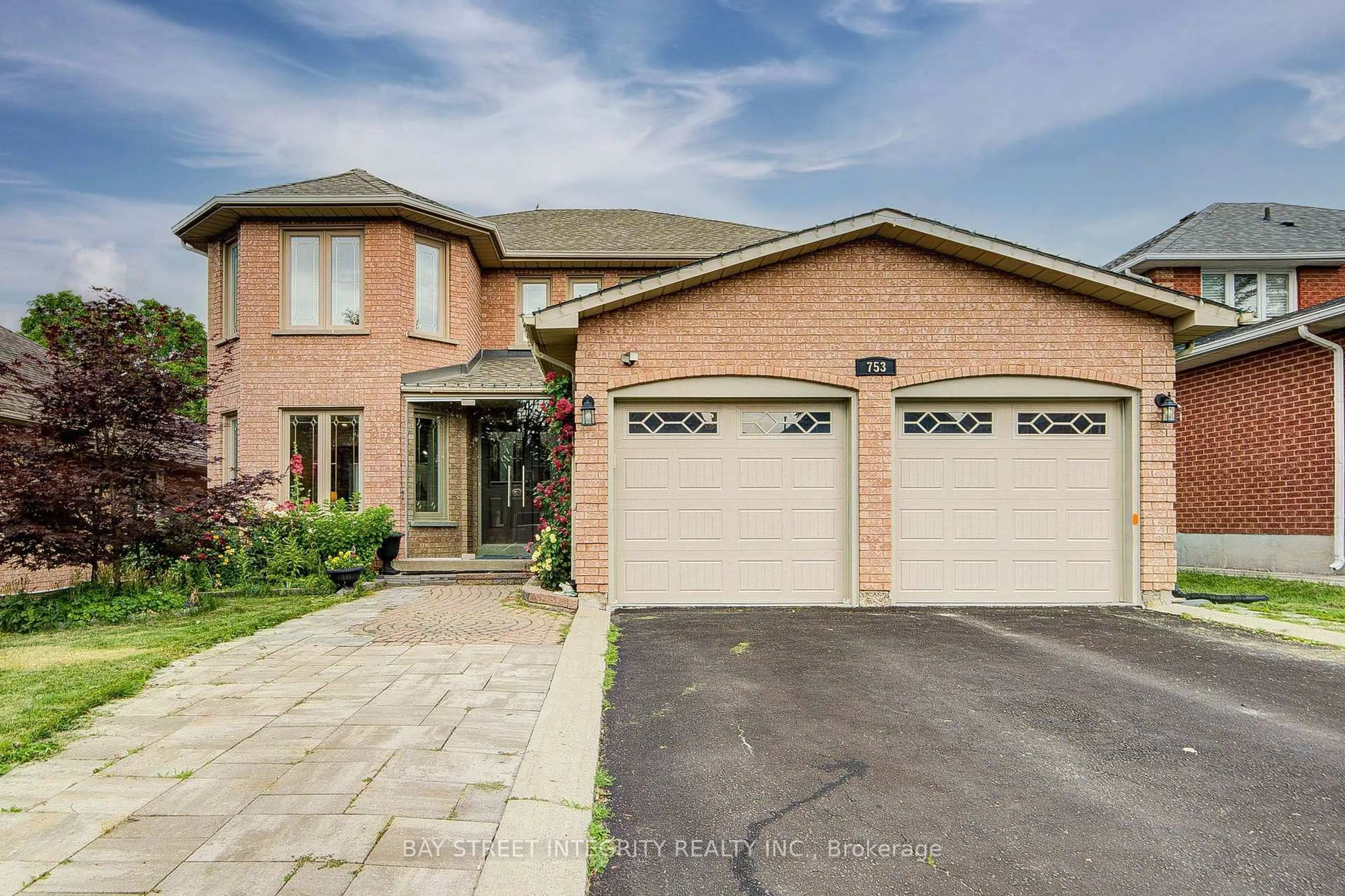 Home with brick exterior material, street for 753 College Manor Dr, Newmarket Ontario L3Y 8G6