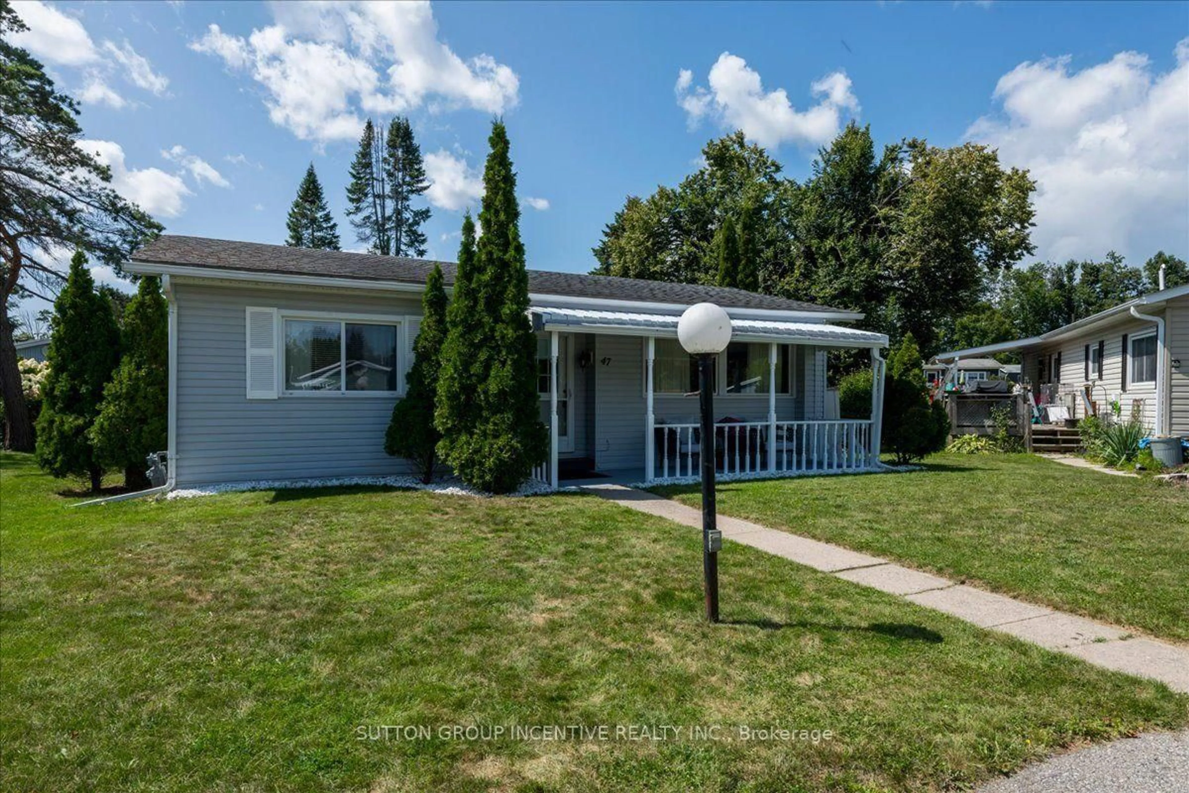 Home with vinyl exterior material, street for 47 Main St, Innisfil Ontario L9S 1N1