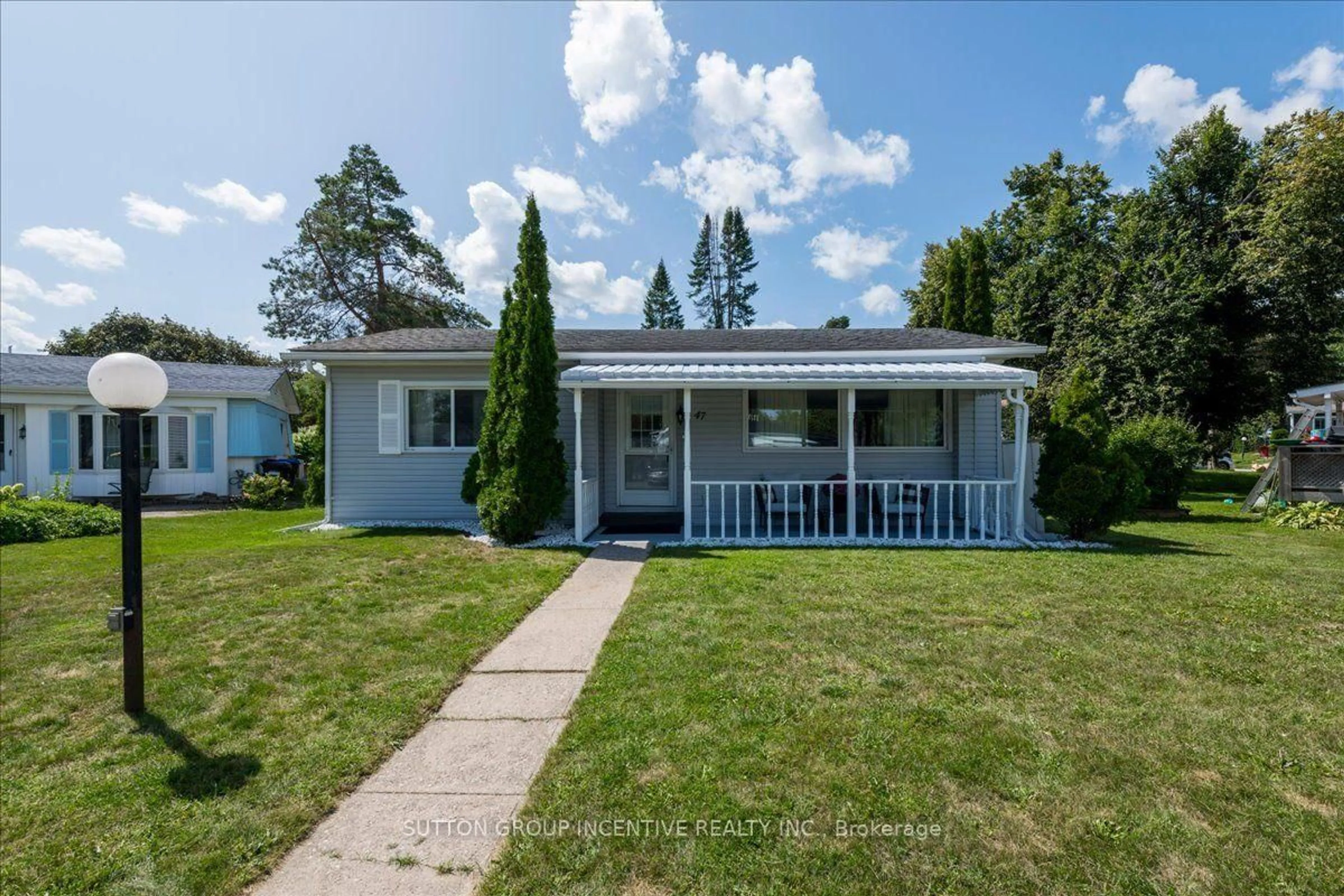 Home with vinyl exterior material, unknown for 47 Main St, Innisfil Ontario L9S 1N1
