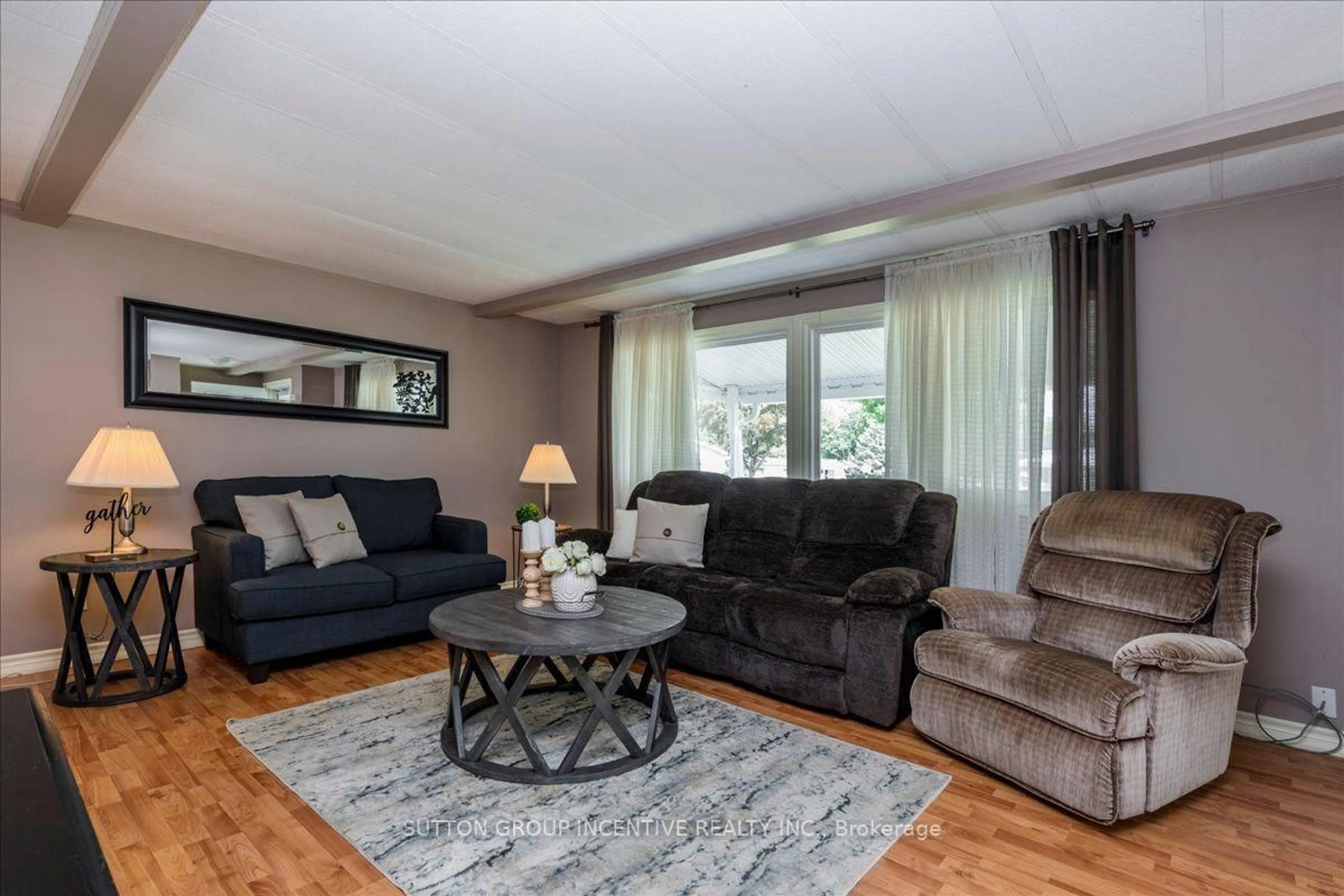 Living room with furniture, wood/laminate floor for 47 Main St, Innisfil Ontario L9S 1N1