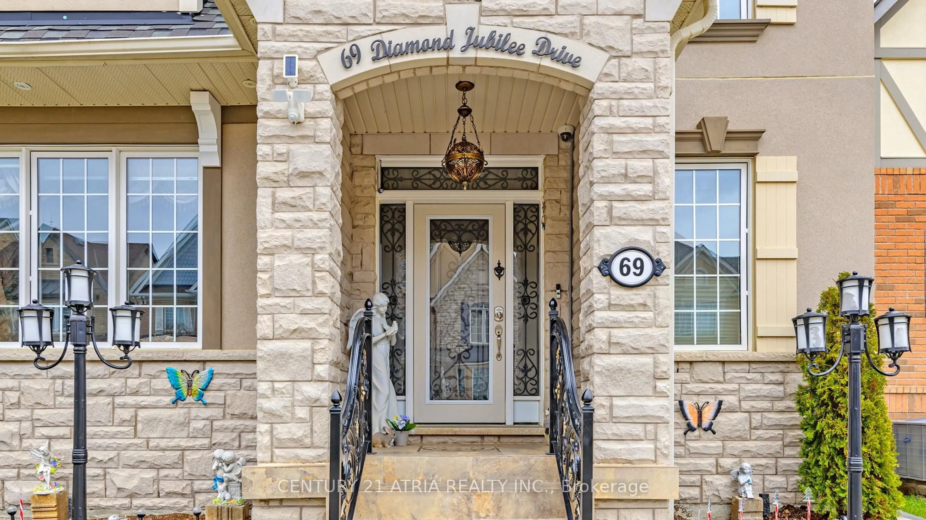 Indoor foyer for 69 Diamond Jubilee Dr, Markham Ontario L6B 0Y5