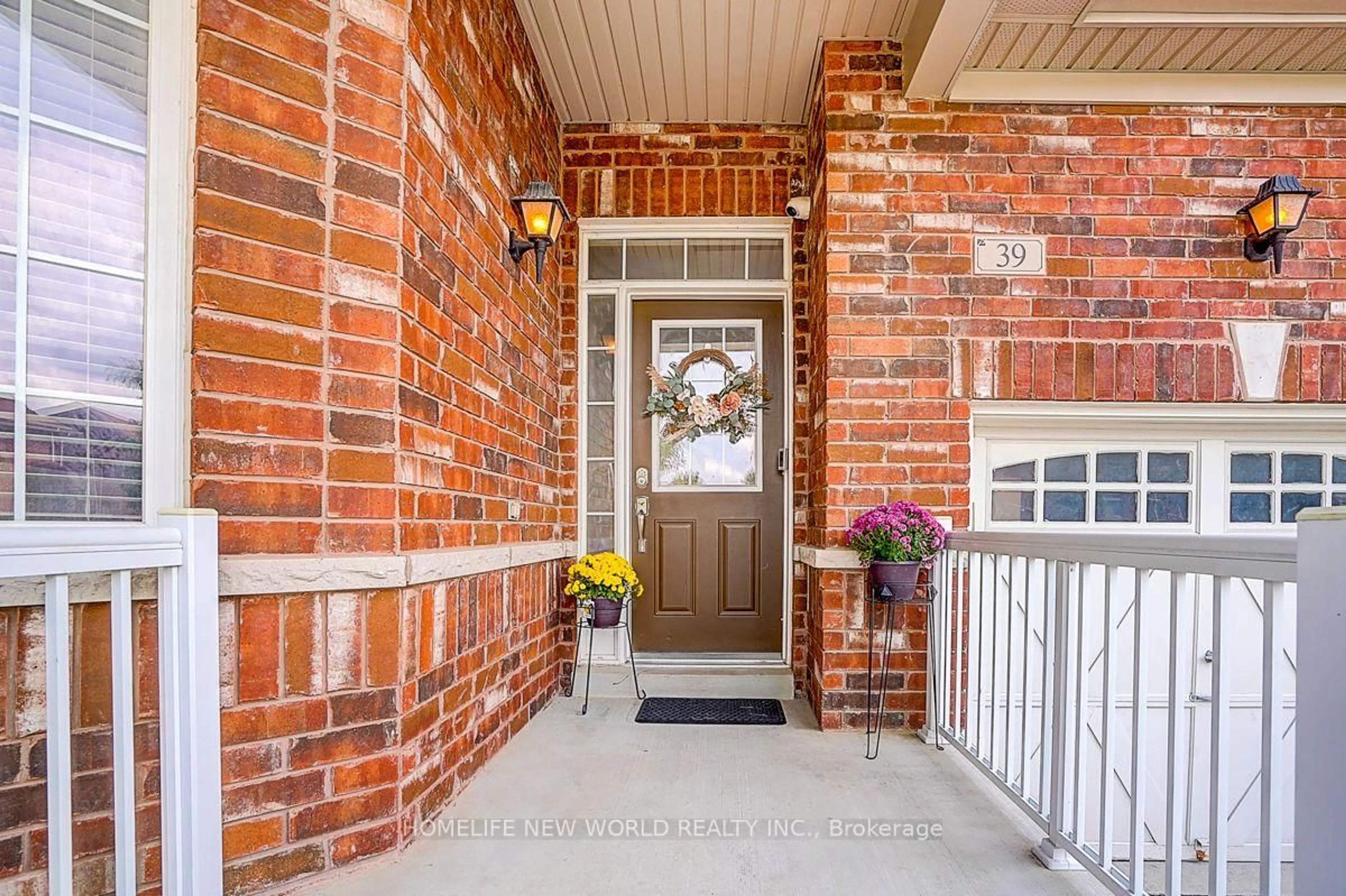 Indoor entryway for 39 James Parrott Ave, Markham Ontario L6E 0J8