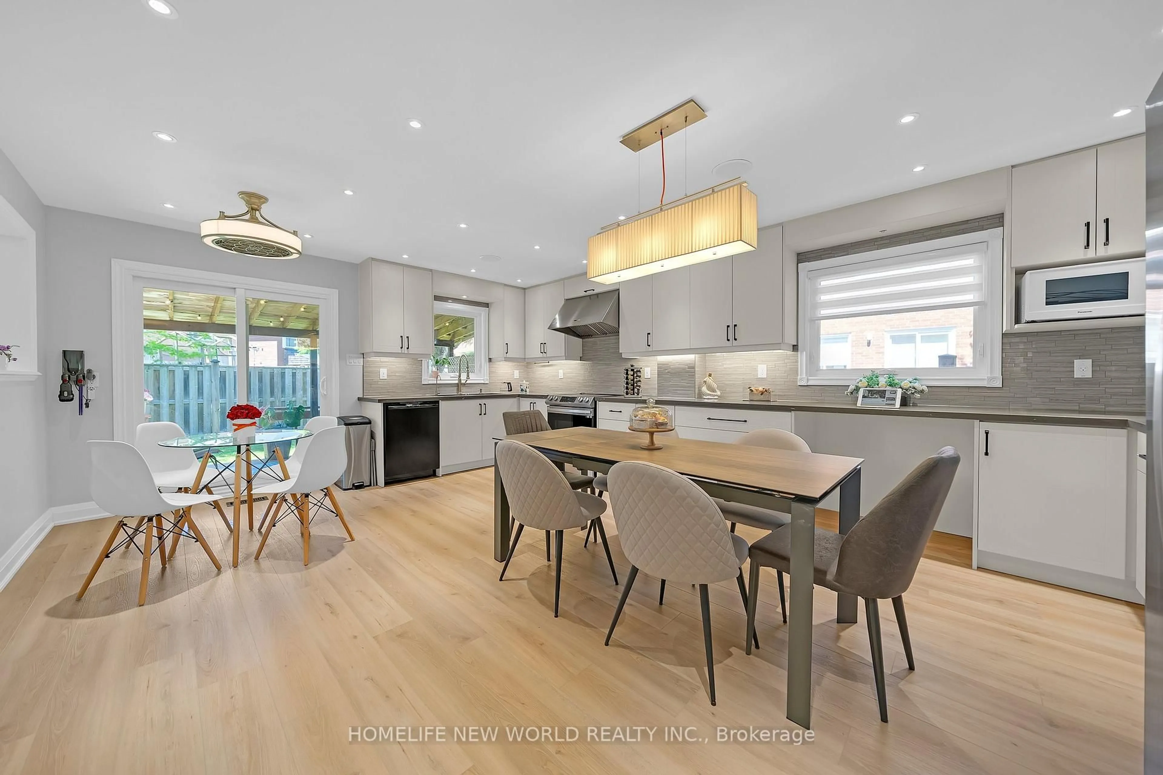 Open concept kitchen, wood/laminate floor for 351 Millard St, Whitchurch-Stouffville Ontario L4A 5S4