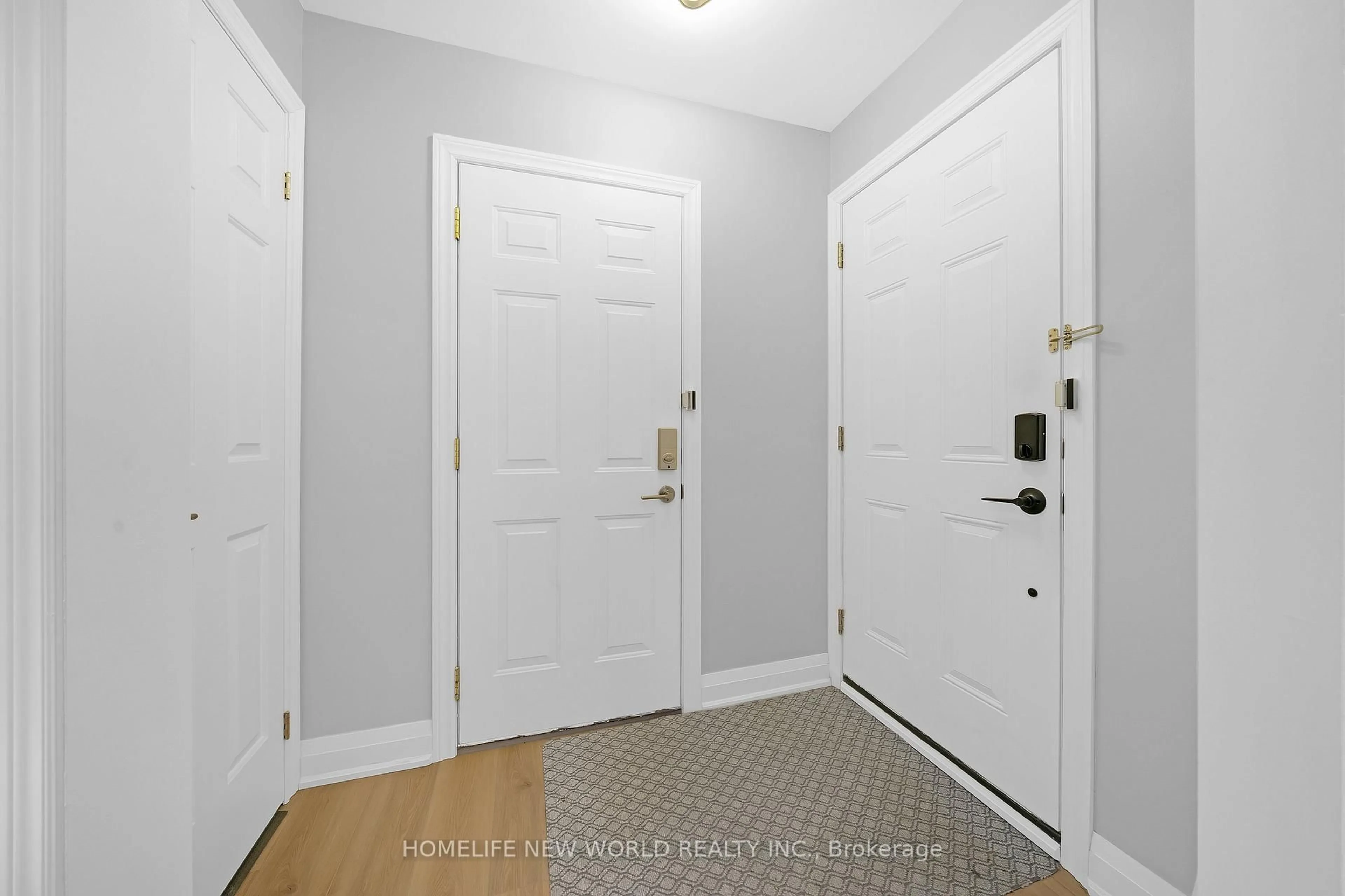 Indoor entryway for 351 Millard St, Whitchurch-Stouffville Ontario L4A 5S4
