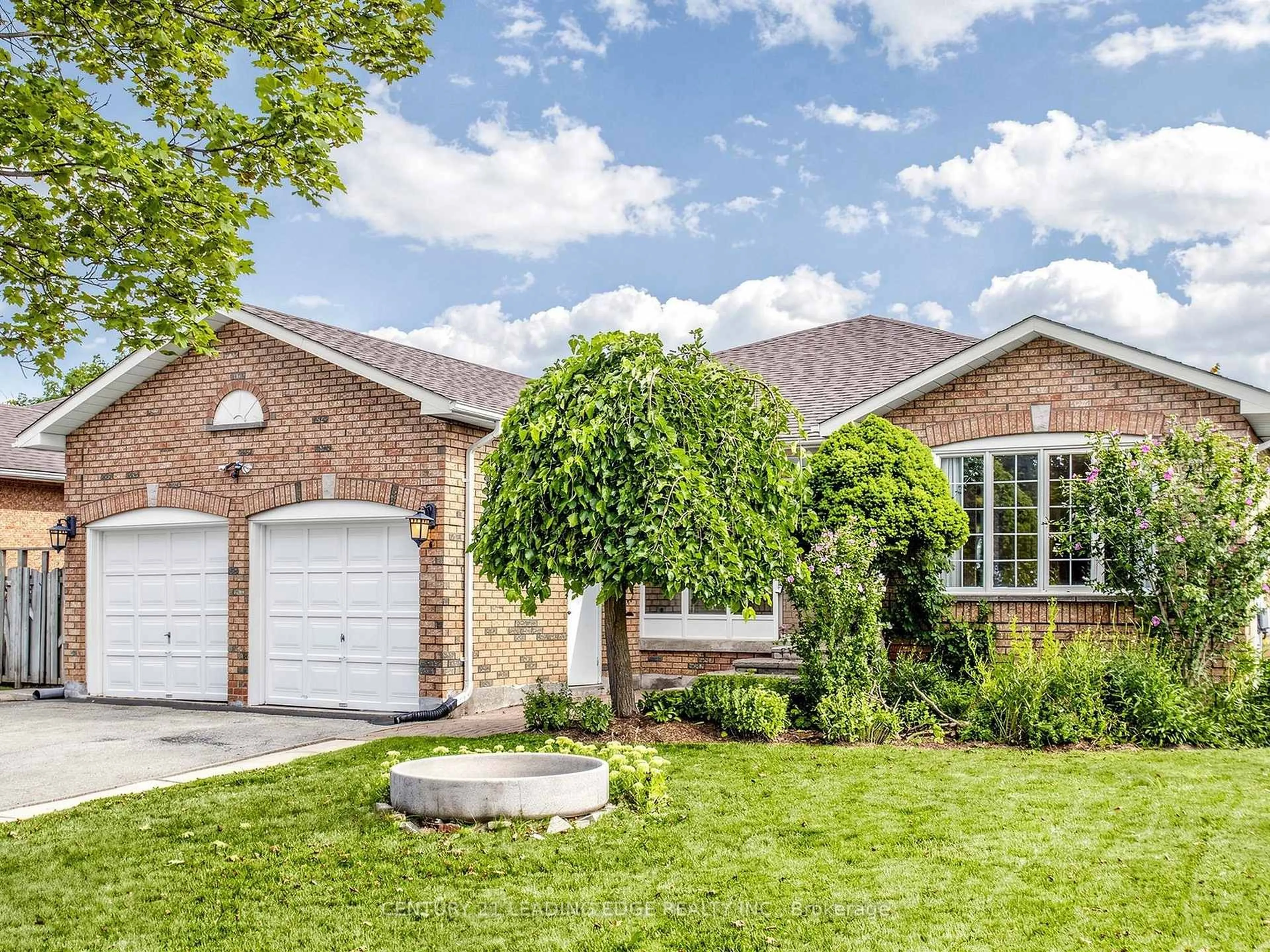 Home with brick exterior material, street for 9 COATES Cres, Richmond Hill Ontario L4E 2M3
