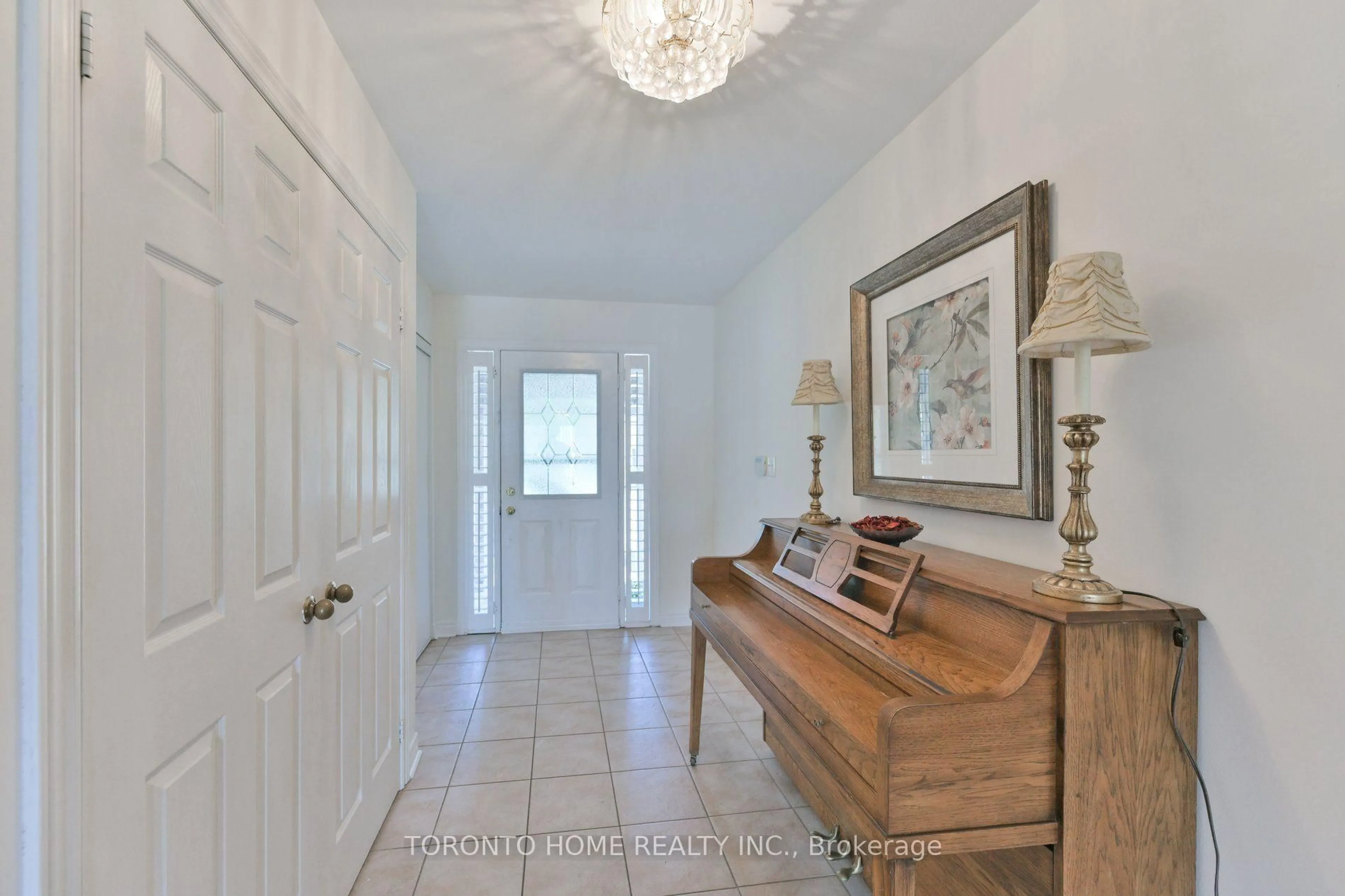 Indoor entryway for 280 Monte Carlo Dr, Vaughan Ontario L4H 1R2