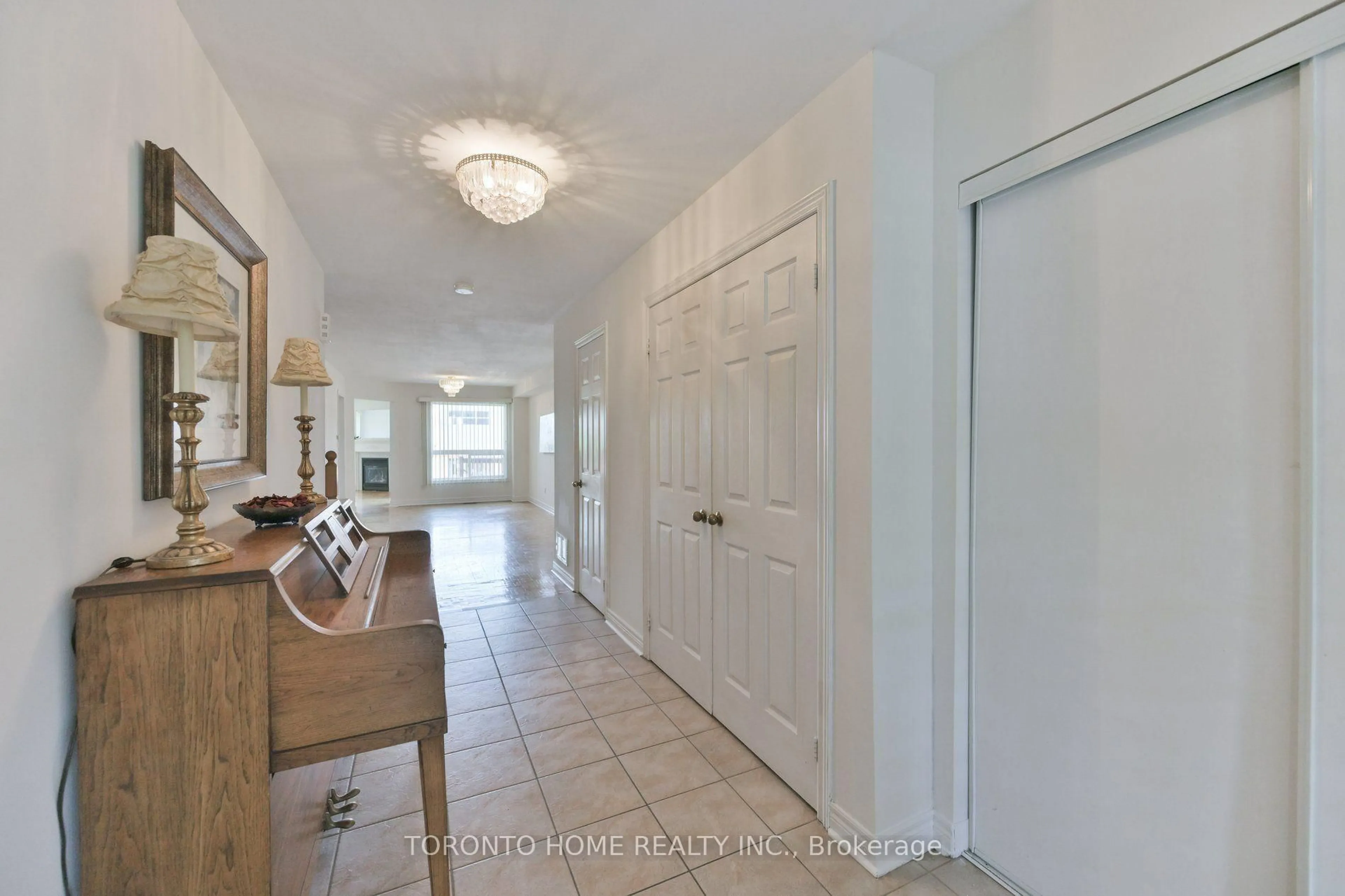 Indoor entryway for 280 Monte Carlo Dr, Vaughan Ontario L4H 1R2