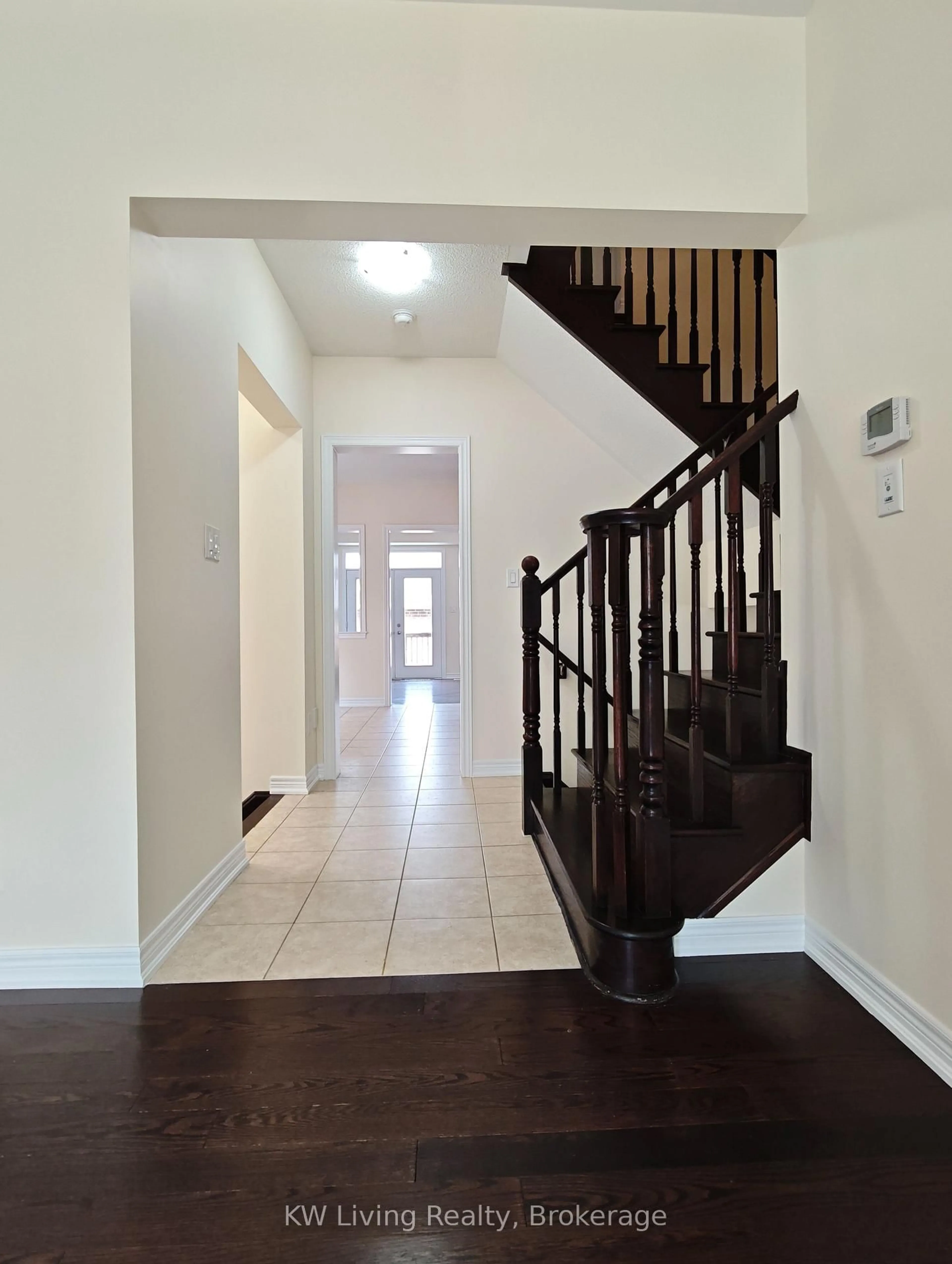 Indoor foyer for 109 Cornwall Dr, Markham Ontario L6B 0Y8