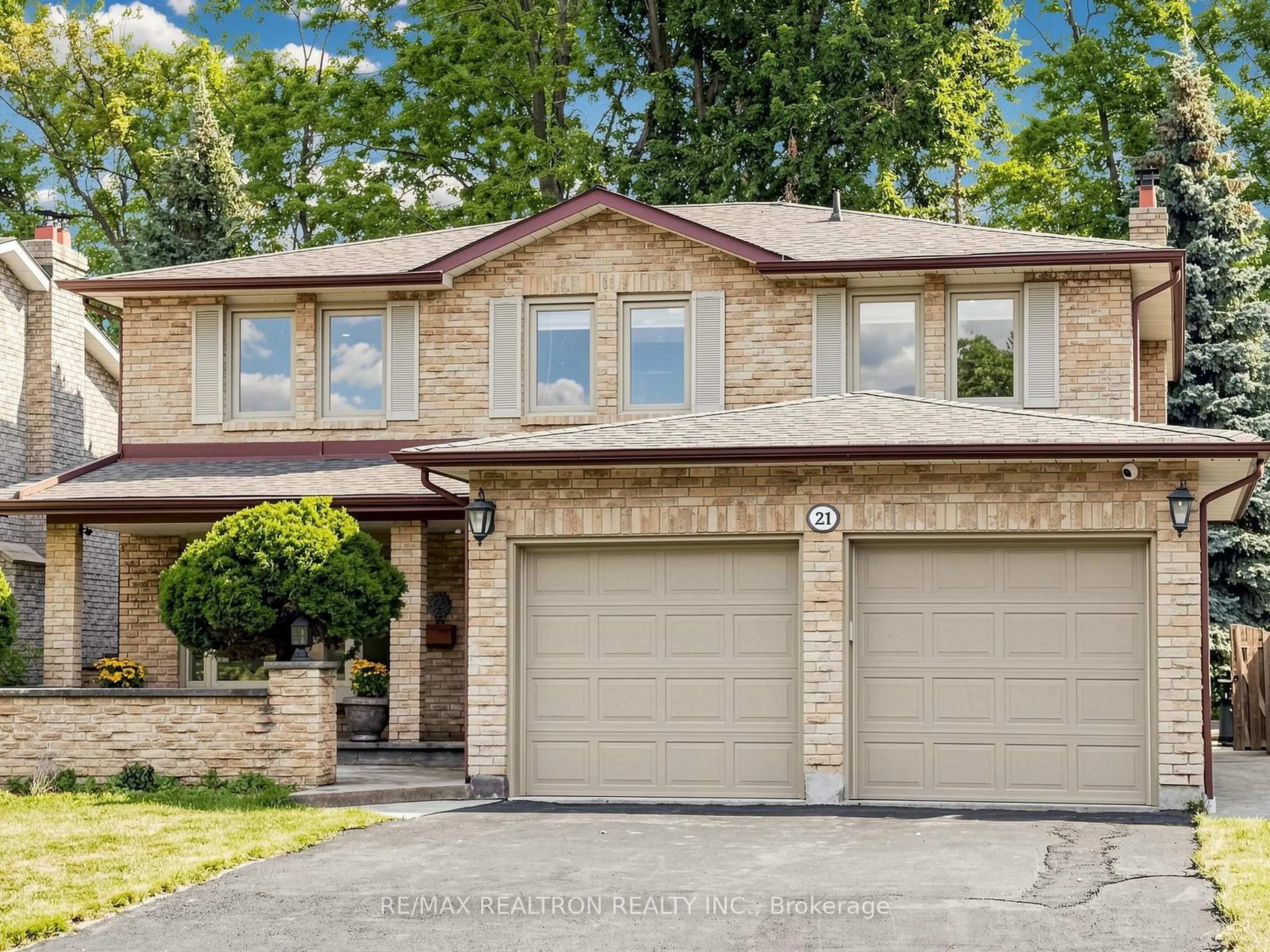 Home with brick exterior material, street for 21 Greentree Rd, Markham Ontario L3R 3A9