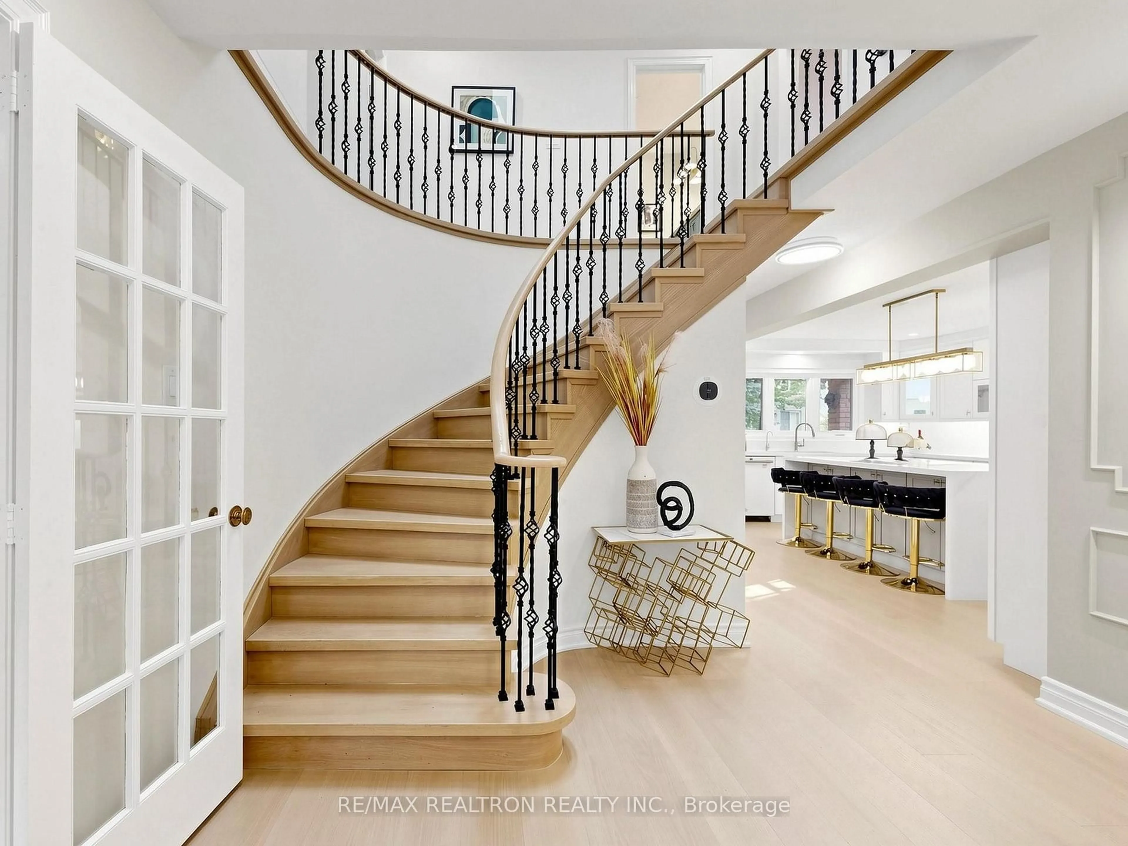 Stairs for 21 Greentree Rd, Markham Ontario L3R 3A9