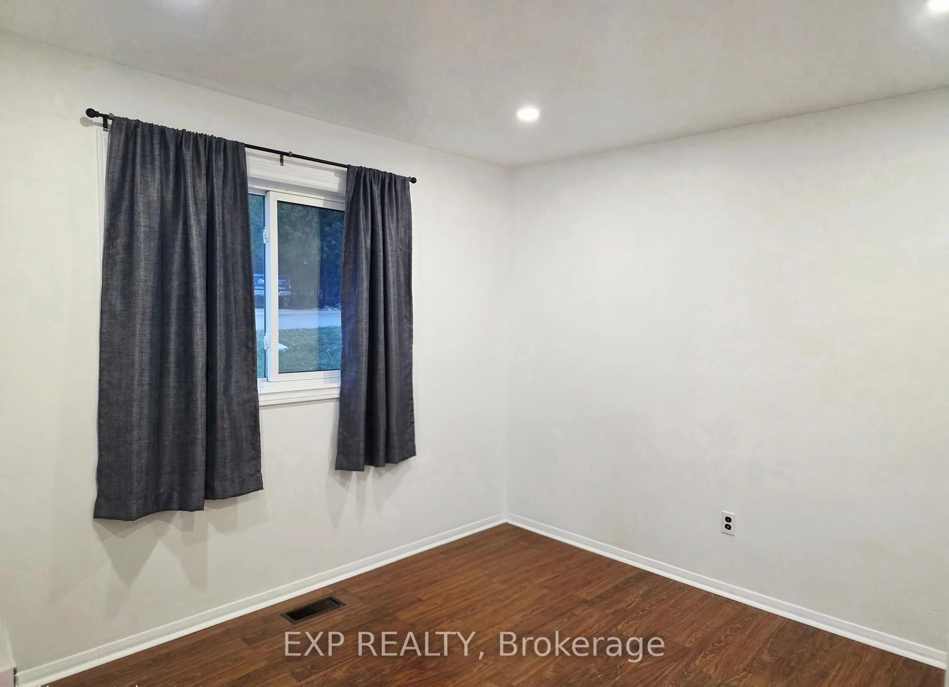 A pic of a room for 166 John St, Bradford West Gwillimbury Ontario L3Z 2A7