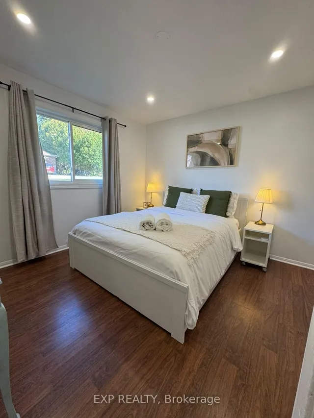 166 John St, Bradford West Gwillimbury 4