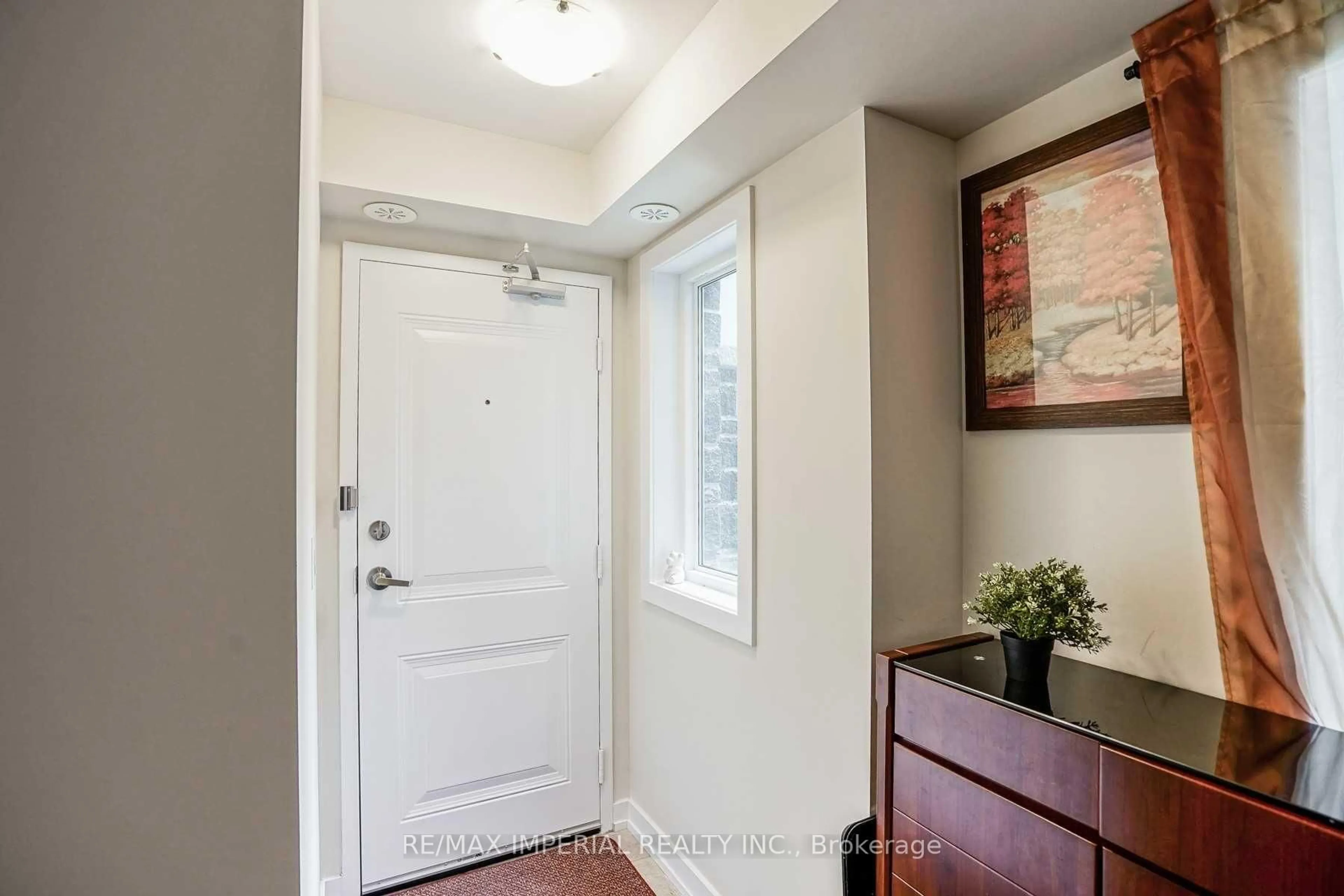 Indoor entryway for 15 Westmeath Lane #2910, Markham Ontario L6B 1N5