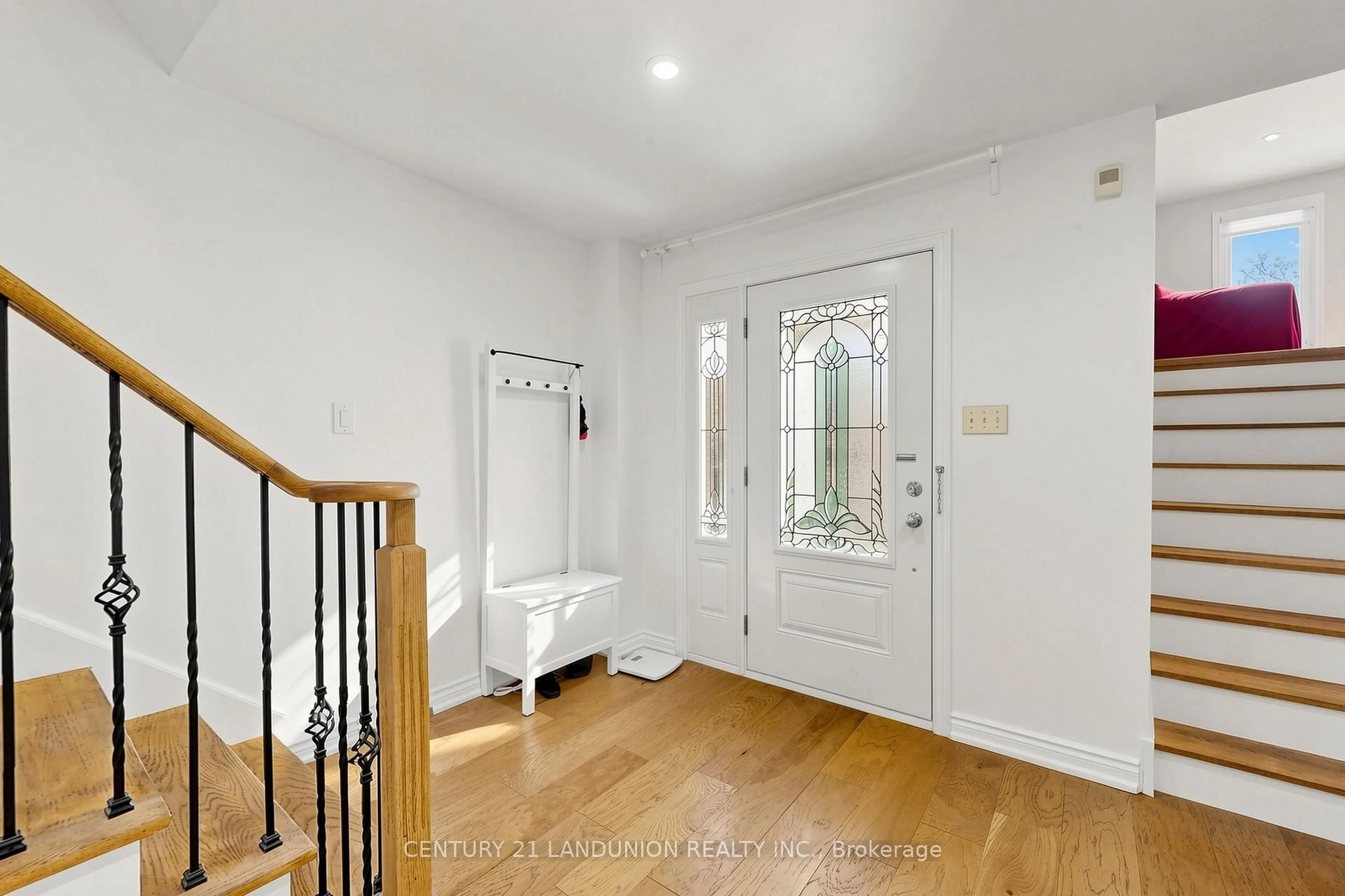 Indoor entryway for 329 Atha Ave, Richmond Hill Ontario L4C 6A8