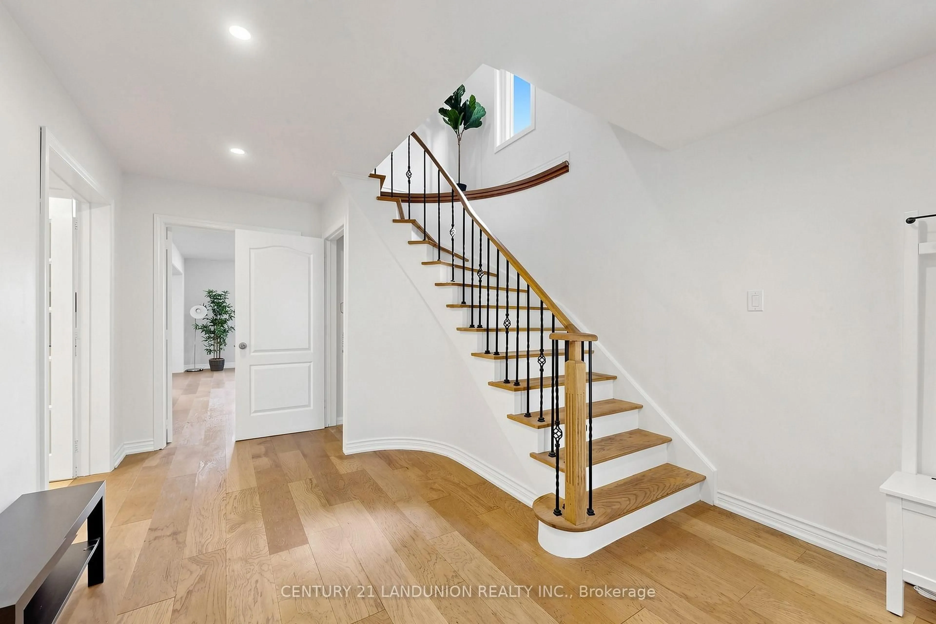 Stairs for 329 Atha Ave, Richmond Hill Ontario L4C 6A8