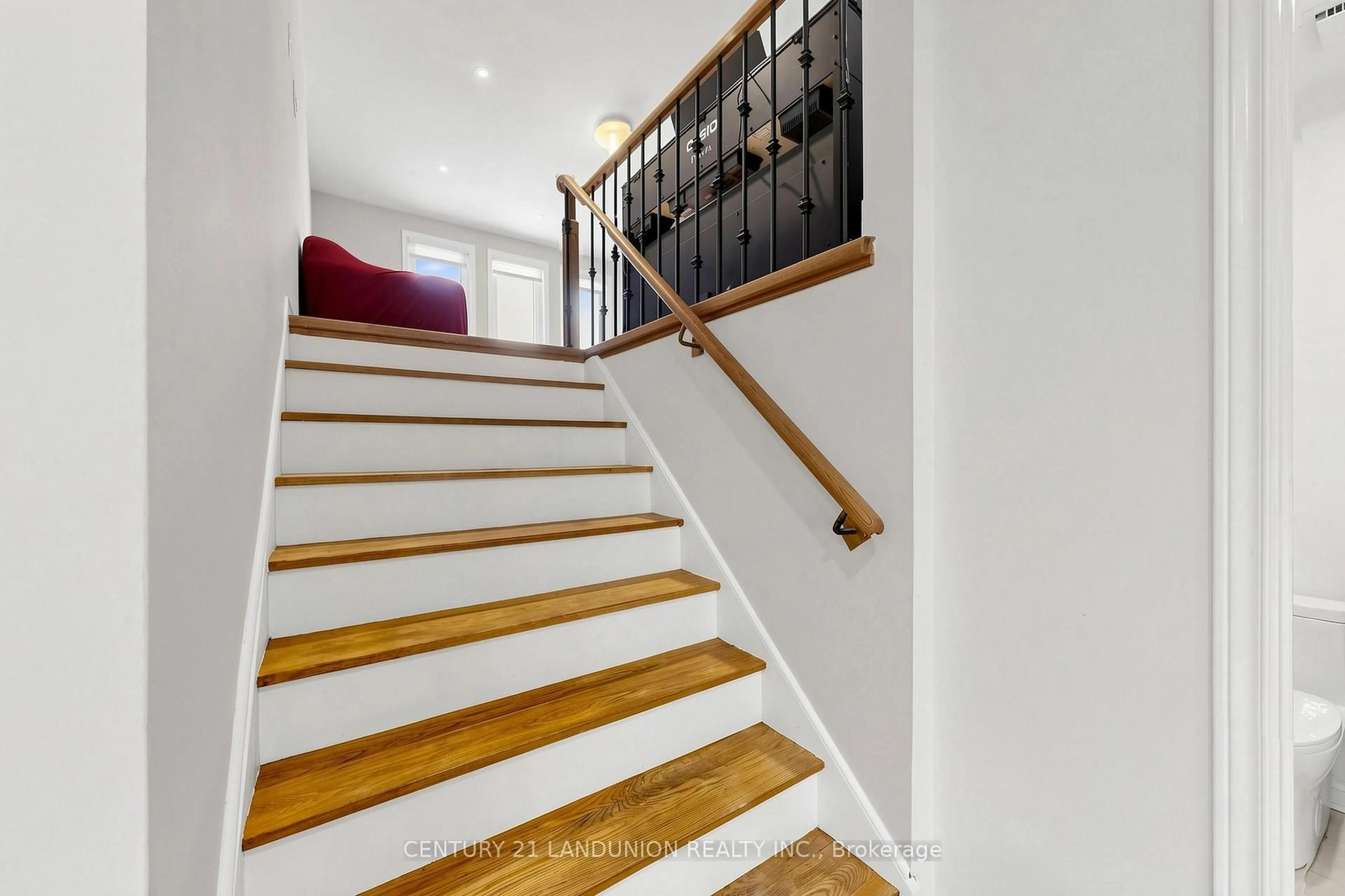 Stairs for 329 Atha Ave, Richmond Hill Ontario L4C 6A8