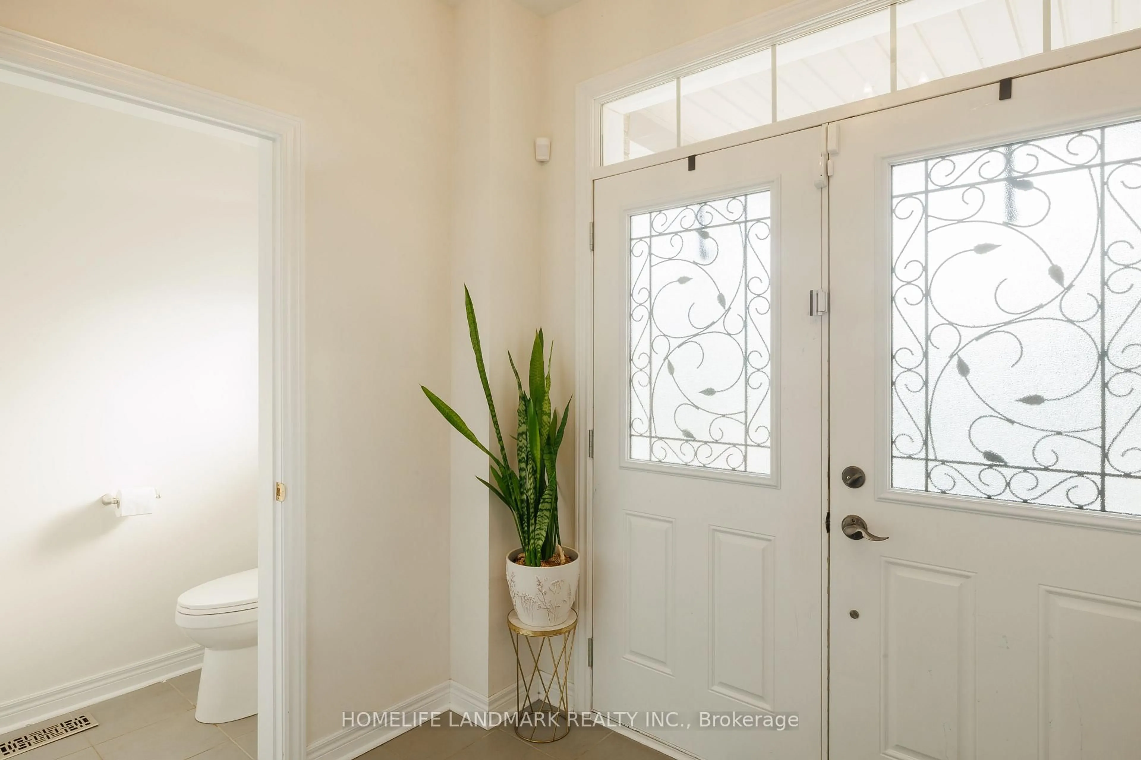 Indoor entryway for 59 Nature Way Cres, Newmarket Ontario L9N 0A7