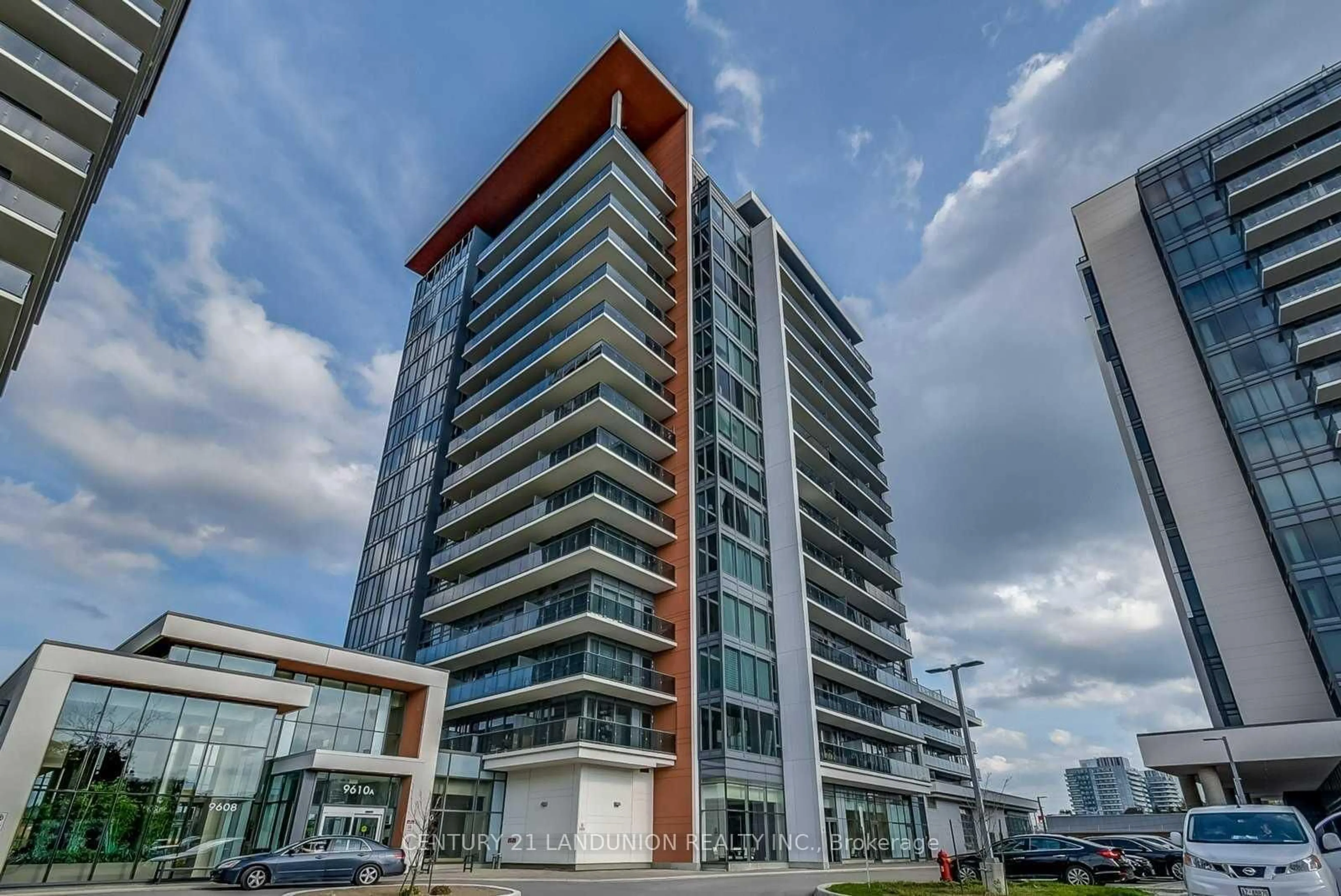 Indoor foyer for 9600 Yonge St #311B, Richmond Hill Ontario L4C 0X3