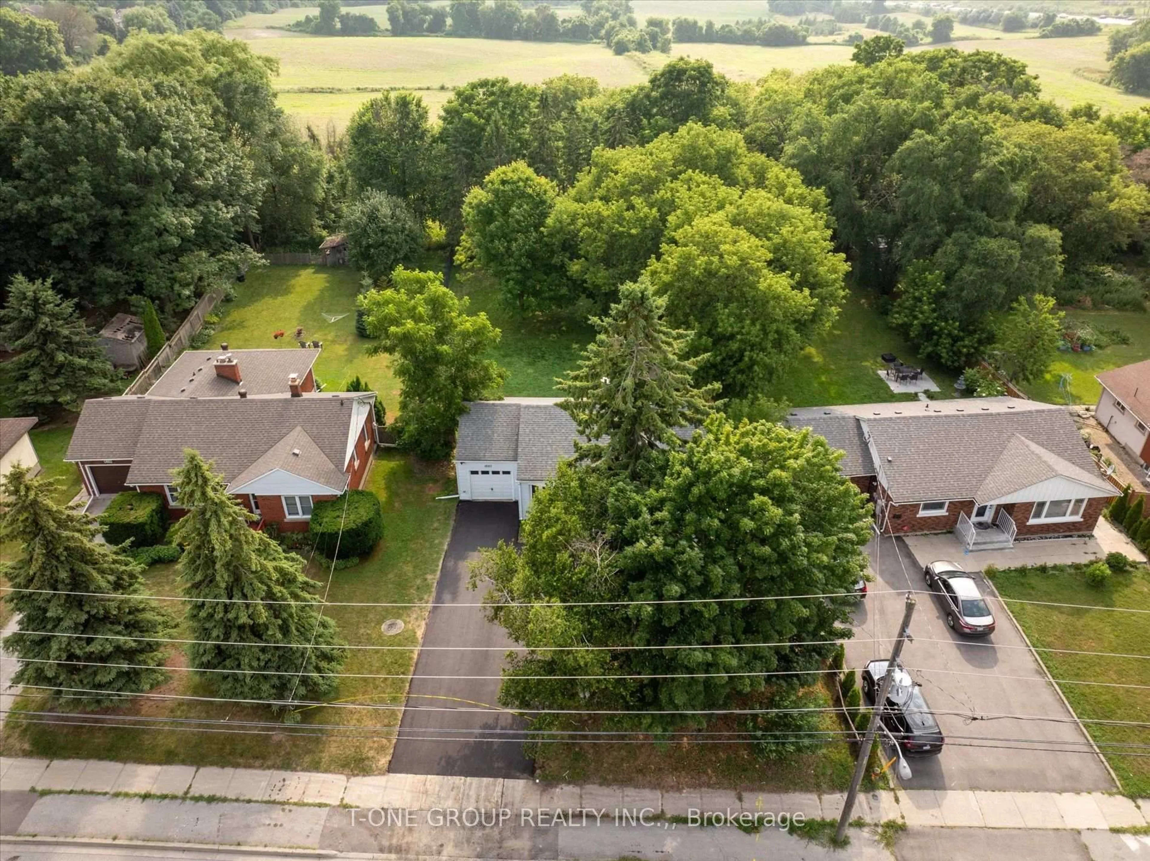A pic from outside/outdoor area/front of a property/back of a property/a pic from drone, unknown for 18160 Leslie St, East Gwillimbury Ontario L9N 0M5